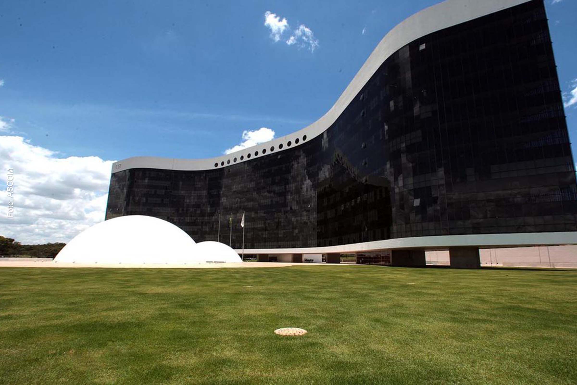 PGE pede que ex-presidente Jair Bolsonaro se torne inelegível por mentiras sobre urnas