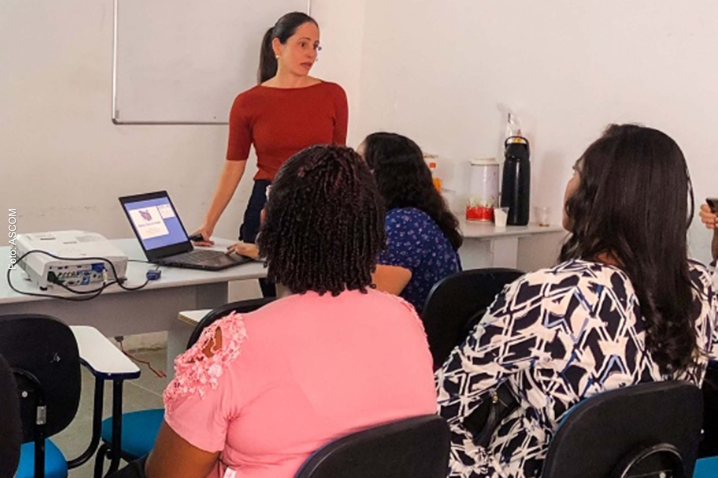 Descentralização para as unidades de média complexidade busca alcançar mais trabalhadores que lidam com os pacientes acometidos por essas doenças.