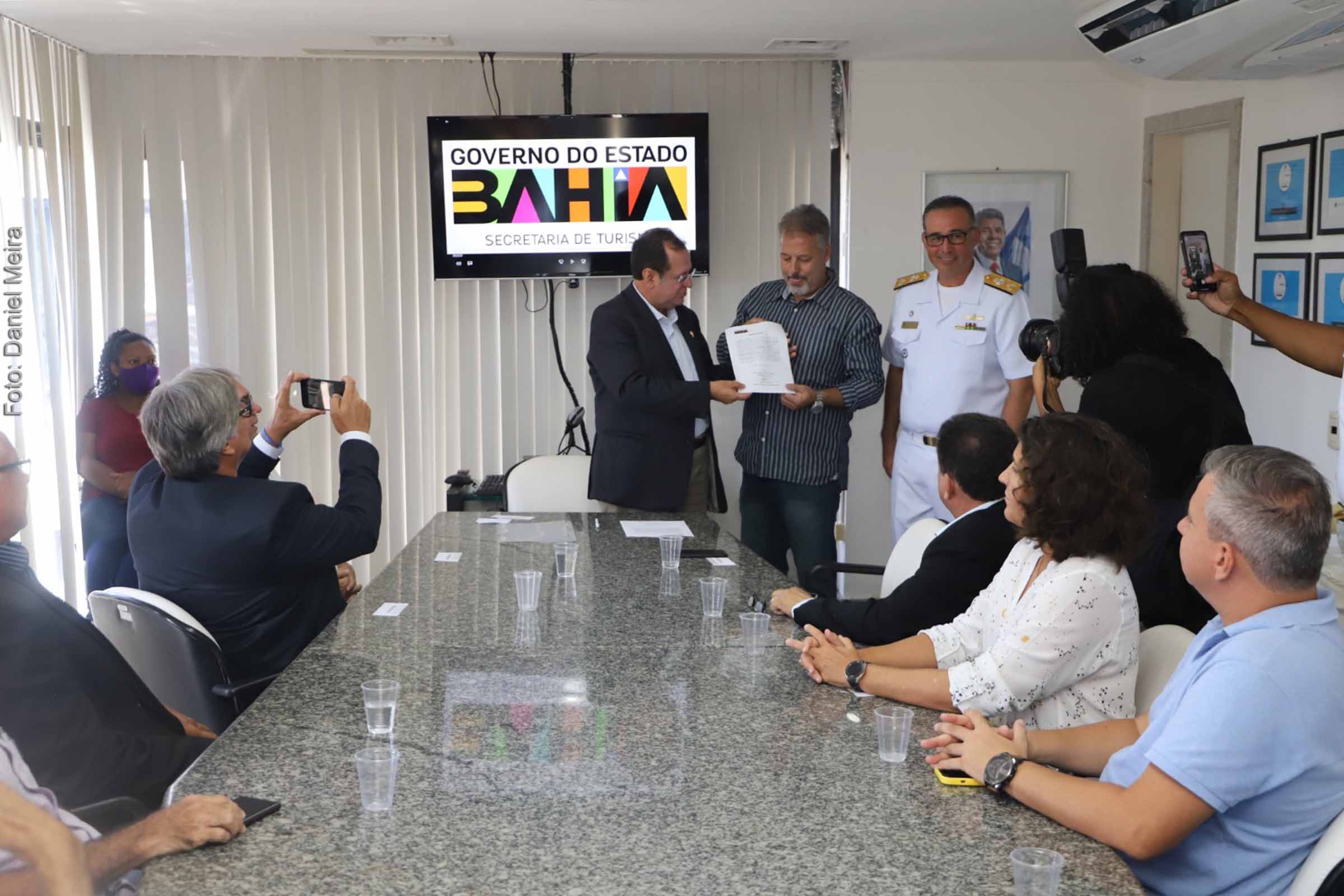 Setur Bahia autoriza afundamento de dois navios na Baía de Todos-os-Santos