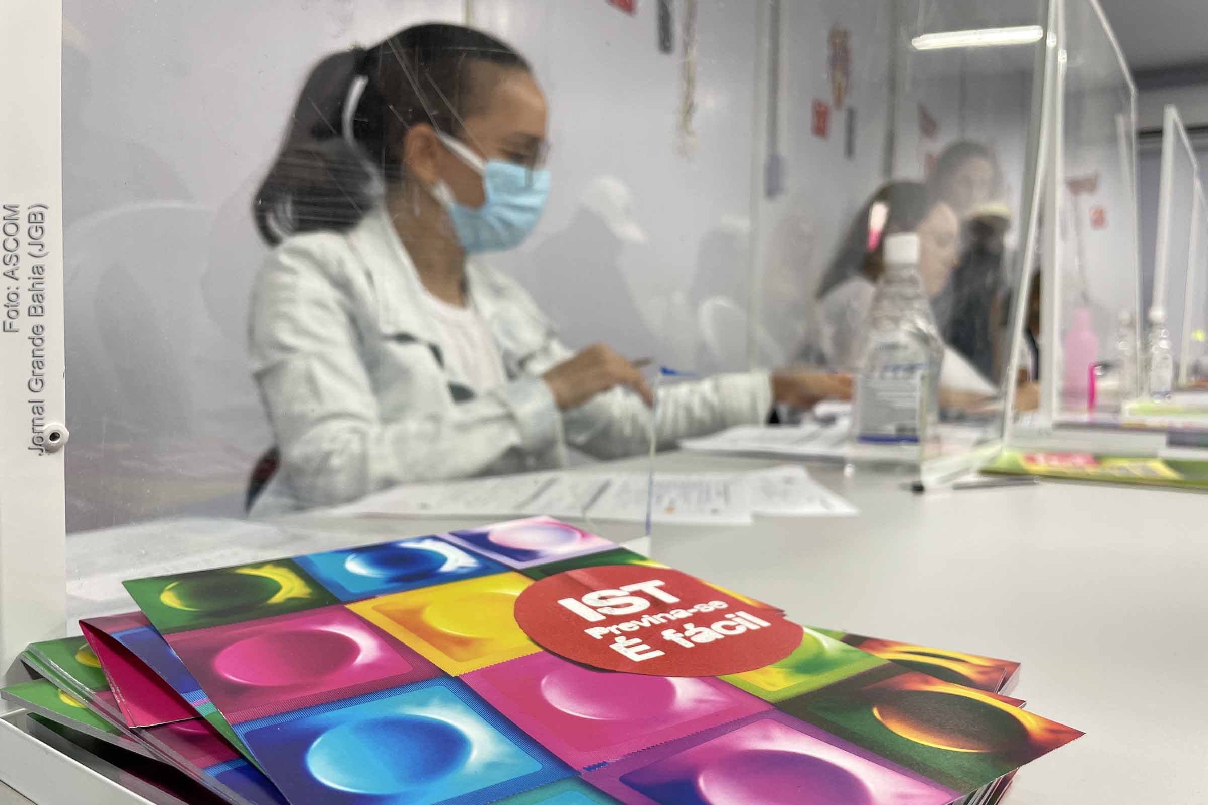 Testes rápidos para detecção de HIV, sífilis e hepatites são realizados por equipes da SESAB. O cuidado com a saúde tem sido um dos destaques da Micareta de Feira de Santana, que acontece até este domingo (23/04/2023).