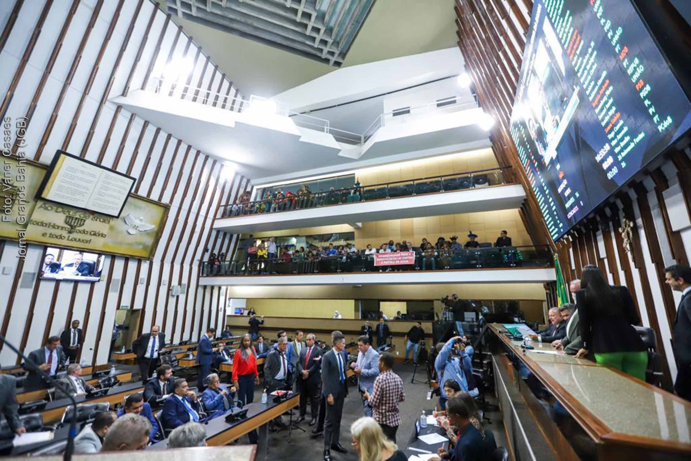 ALBA aprova projeto que reestrutura a carreira de professores indígenas.