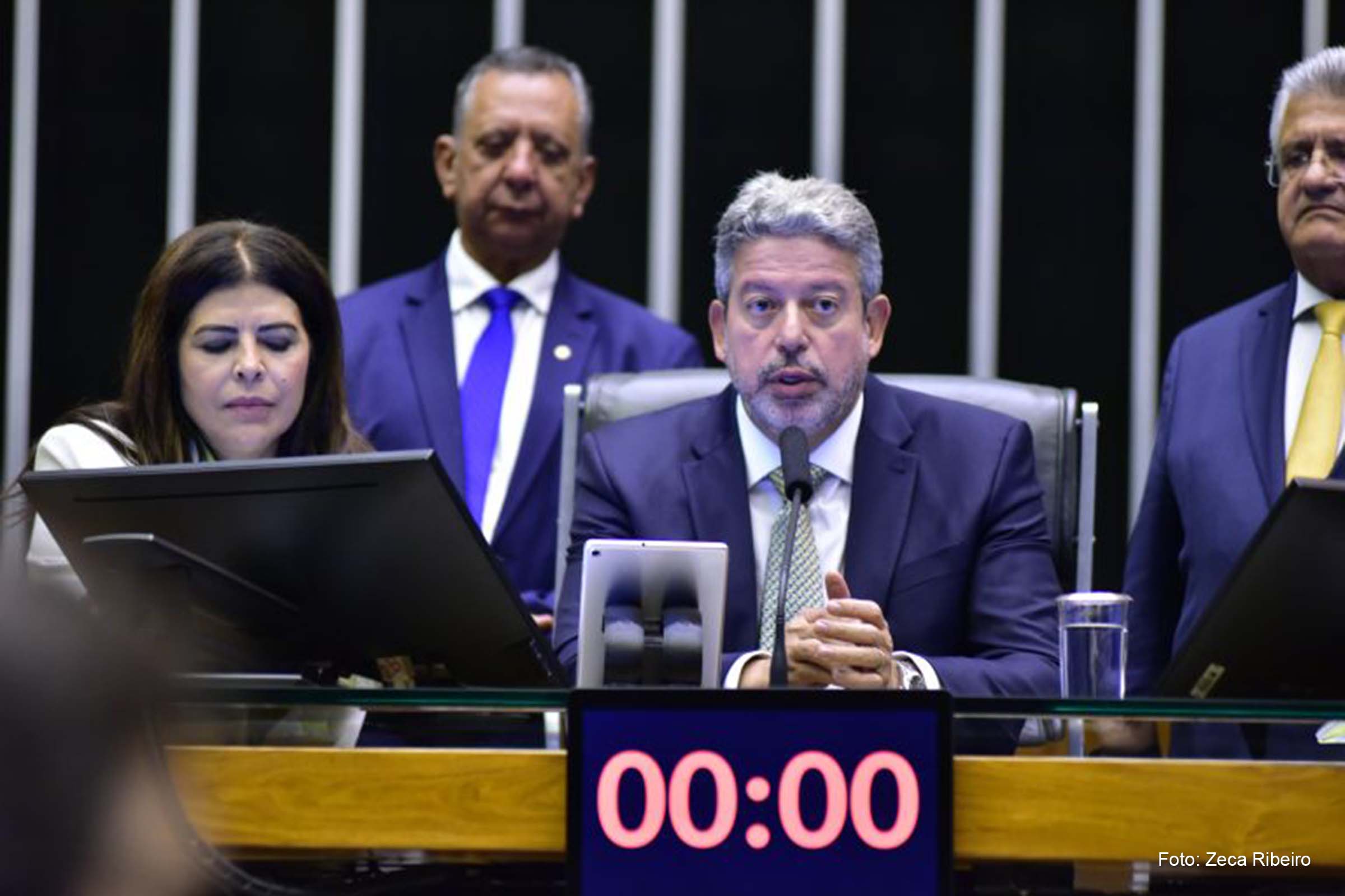 Arthur Lira, presidente da Câmara dos Deputados, informou que será seguido rito previsto em Ato da Mesa de 2009.