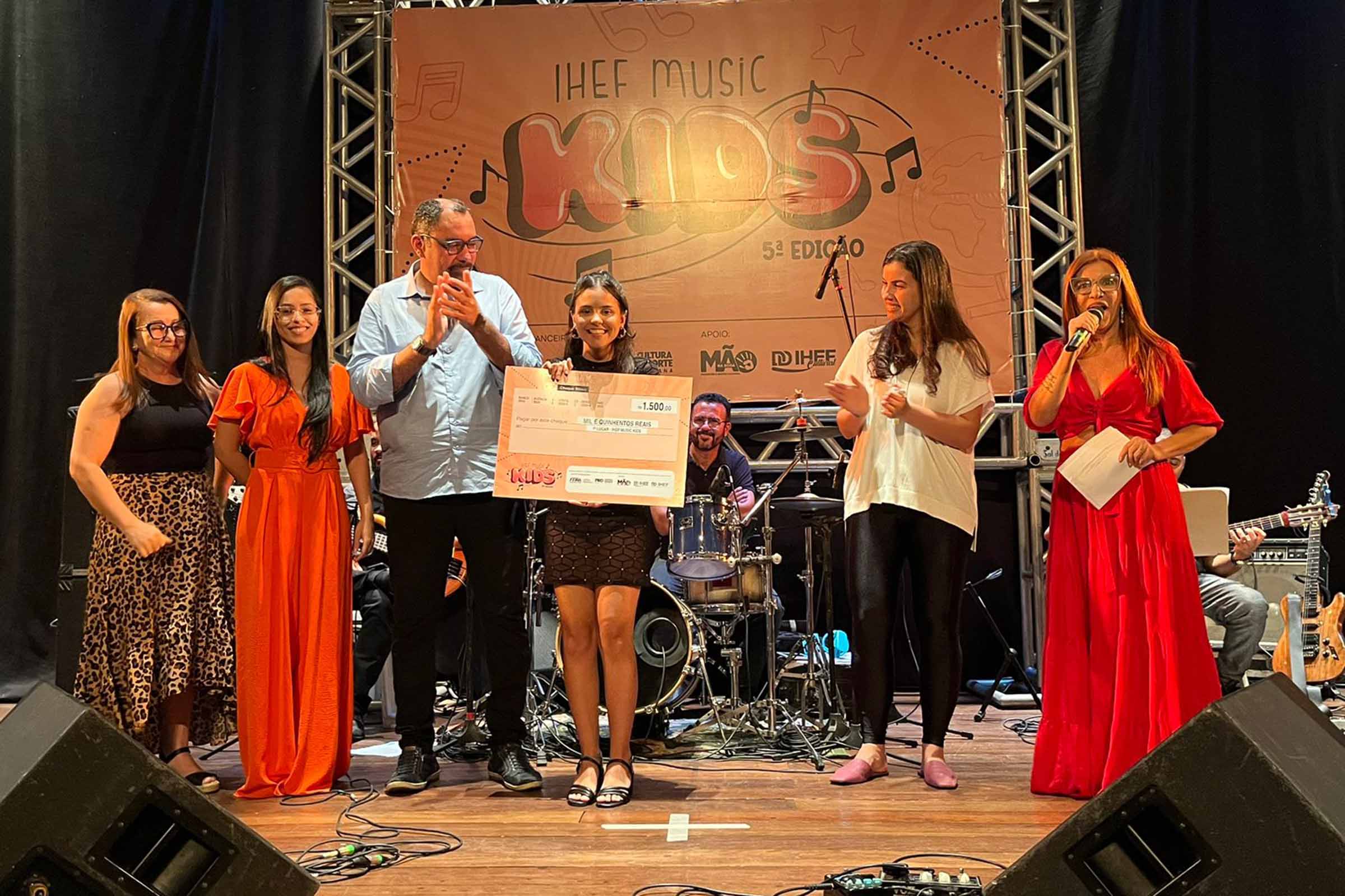Crianças e adolescentes de 9 a 15 puderam mostrar talento em busca de se tornar a nova voz revelação de Feira de Santana.