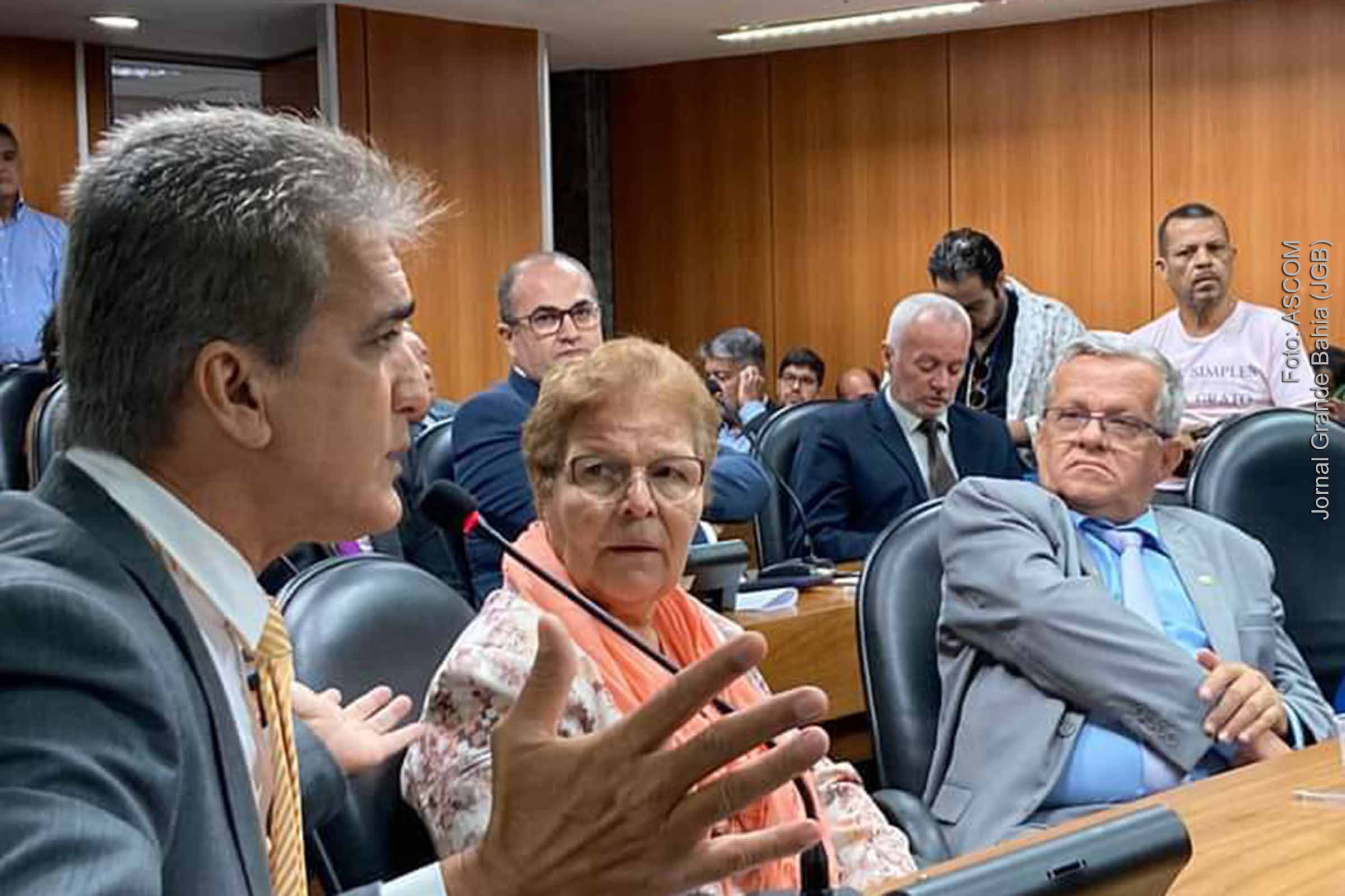 Deputado Robinson Almeida propõe criação de subcomissão para fiscalizar Coelba. Contrato de concessão vence em 2027, 30 anos depois de da privatização.