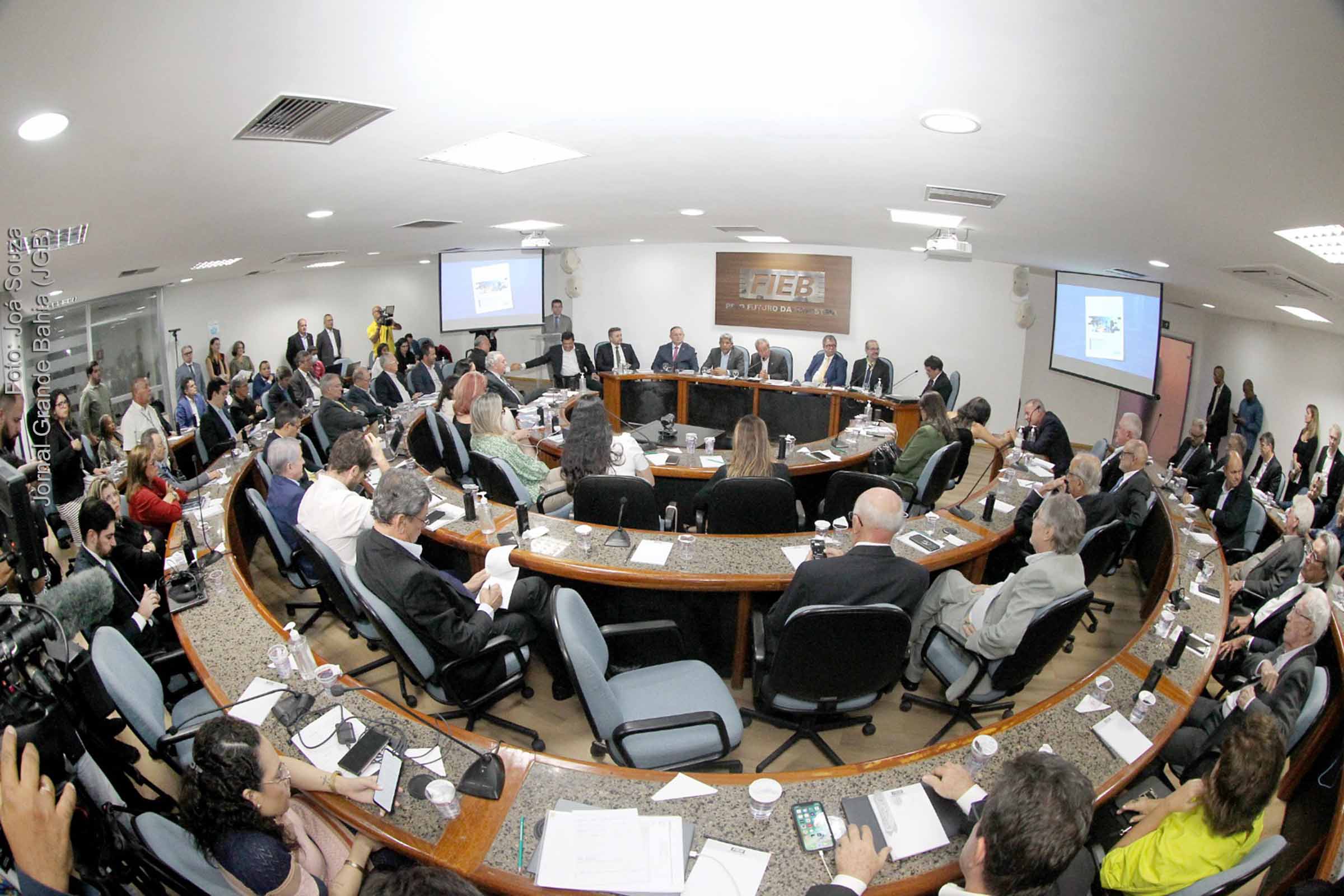 Em Salvador, na sede da FIEB, o governador Jerônimo Rodrigues debateu demandas do setor industrial da Bahia, durante comemorações do Dia da Indústria.