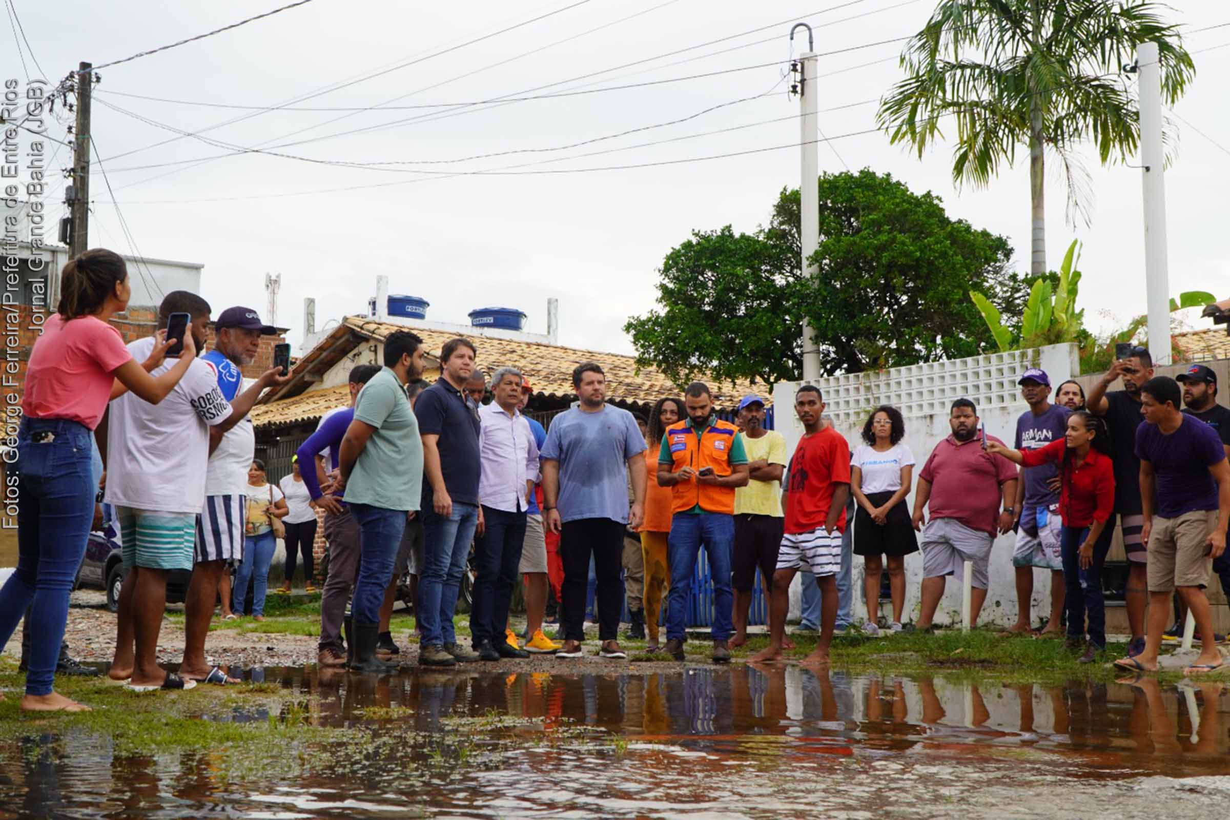 Em visita à região de Subaúma, governador Jerônimo Rodrigues promete apoio à população afetada por chuvas torrenciais.