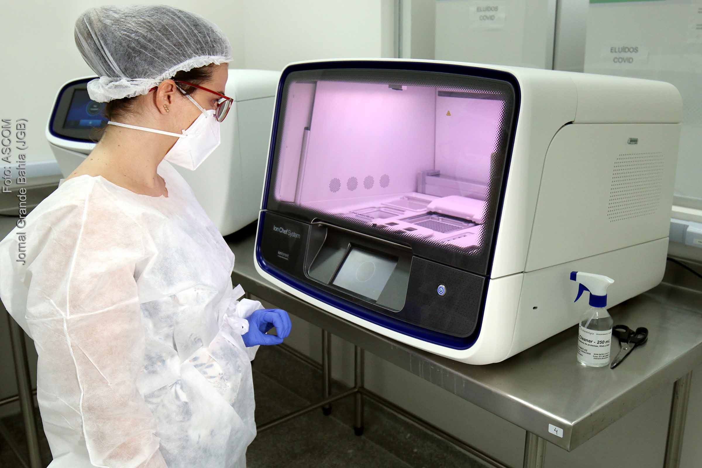 Equipe do Lacen da Bahia acompanha mutações da SARS-CoV2, coronavírus causador da Covid-19.