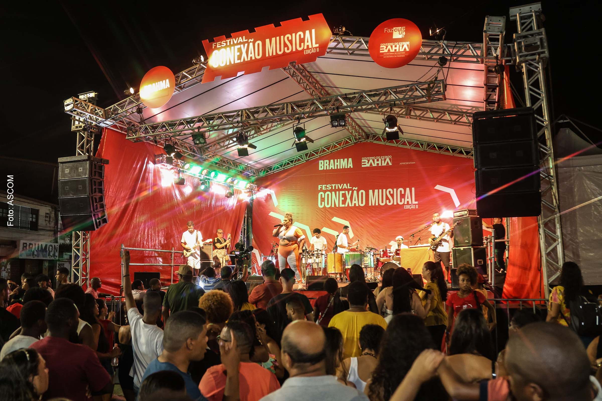 Conexão do arrocha, forró, axé e pagode agitaram a Praça 12 de Outubro.