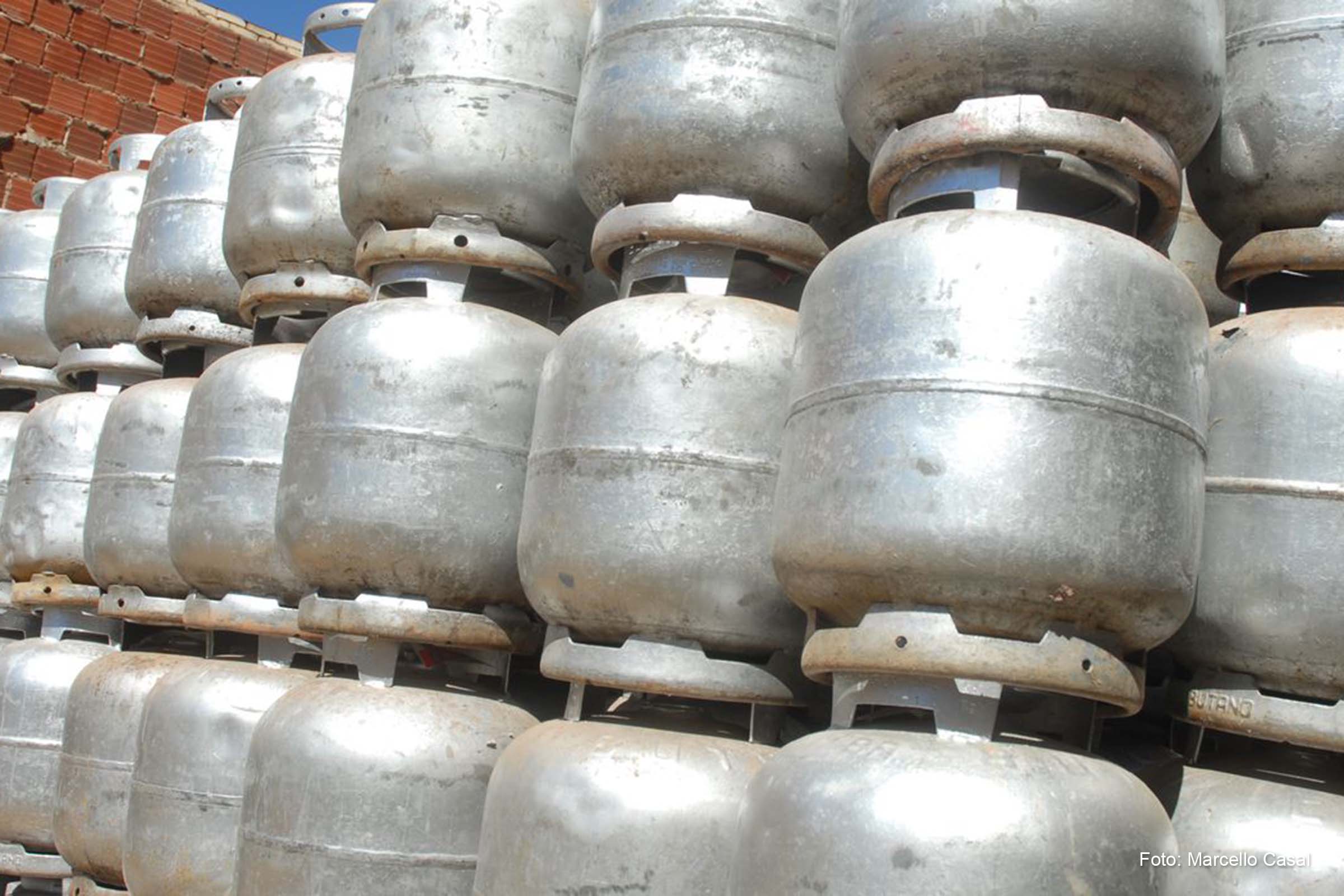 A redução dos preços dos produtos para revenda, no entanto, depende de vários fatores, como impostos, mistura de biocombustíveis.