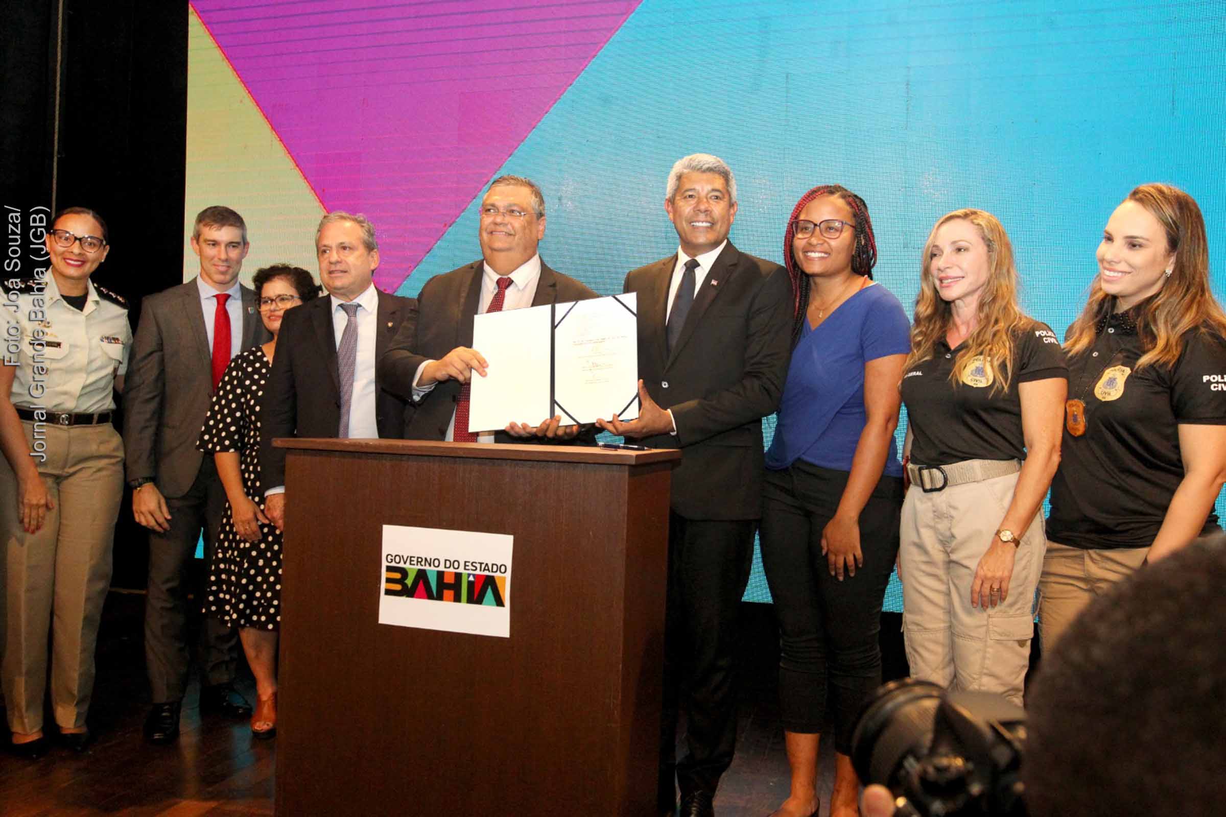 Governador Jerônimo Rodrigues e ministro da justiça, Flávio Dino entregam viaturas, inauguram sala de videomonitoramento do 18º batalhão da polícia militar e lançam o PRONASCI 2 (Programa Nacional De Segurança Pública Com Cidadania), no Centro Histórico, em Salvador.