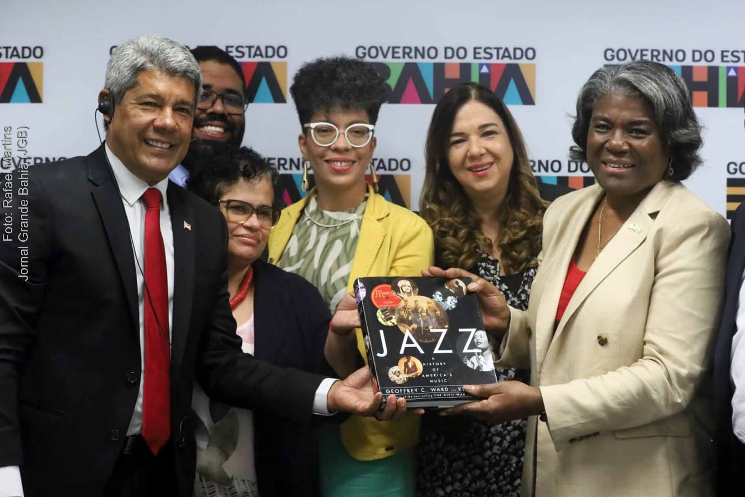 Governador Jerônimo Rodrigues participa de reunião com Linda Thomas-Greenfield, embaixadora dos Estados Unidos na ONU. Encontro ocorreu na sede do COI da SSP Bahia, em Salvador.