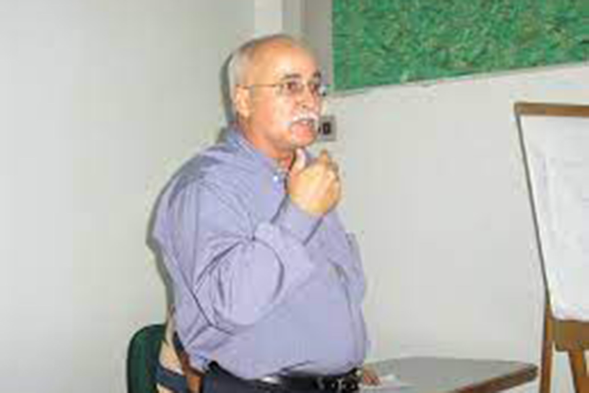 O presidente da Unimed medico João Carlos Cavalcanti radiante com a láurea recebida pela instituição da Associação de Medicina Intensiva Brasileira (AMIB) em parceria com a Epimed Solutions.