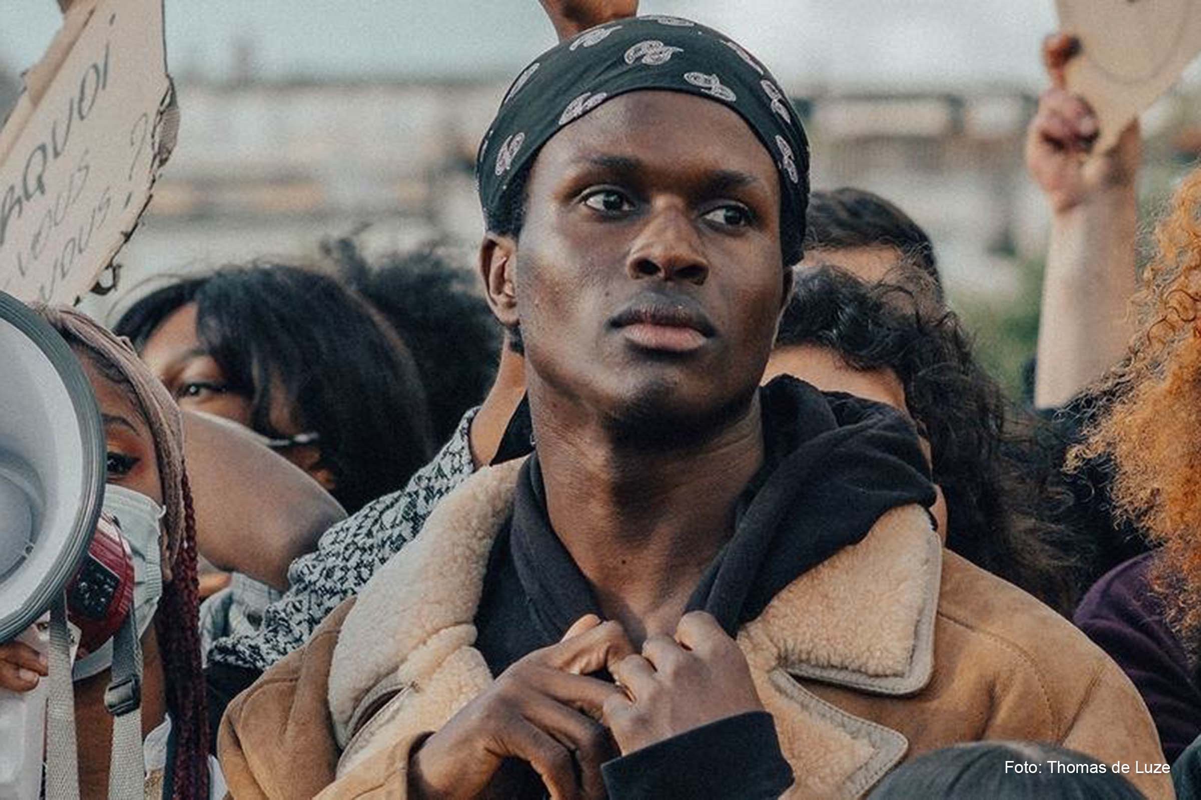 O racismo e suas raízes históricas geram exclusão econômica, dizem especialistas da ONU