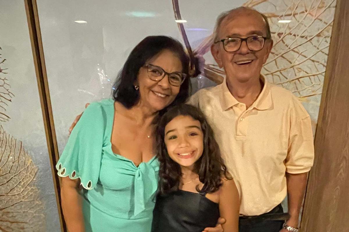 Aniversariou, com festa sob o tema "Noite de Cristais", em Salvador, Maria Mariana, filha de Milena e Bruno Mascarenhas, neta do escritor Raimundo Gama e a queridíssima senhora Iza.