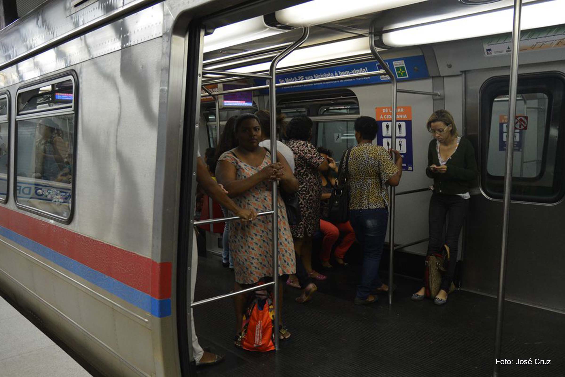 Estudo da Confederação Nacional da Indústria (CNI) mostra que o país precisa ao menos dobrar valor investido nas próximas duas décadas, com prioridade aos transportes não motorizados.