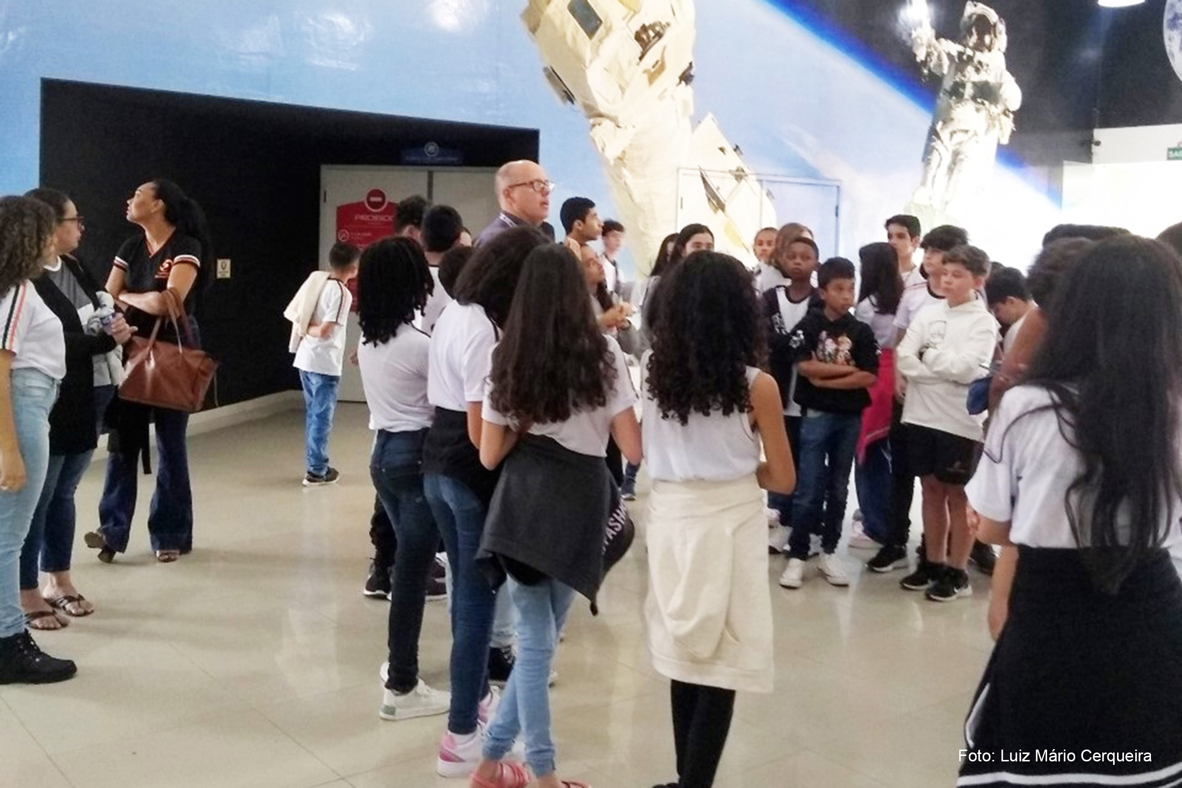 A visita começou com uma palestra ministrada pelo Diretor de Divisão Científica da Funtitec, Basílio Fernandez Fernandez.