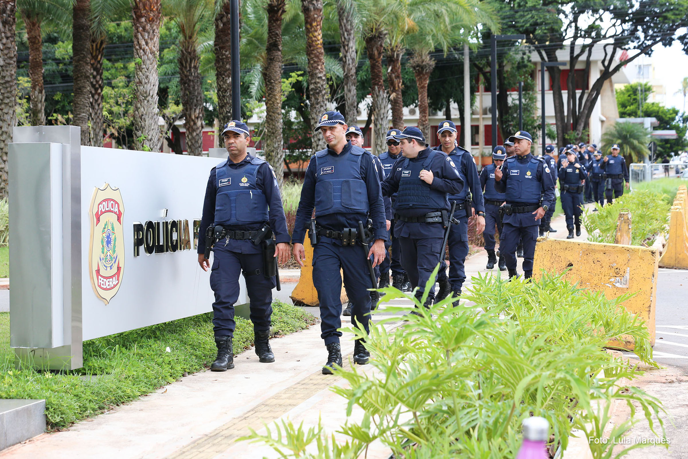 PF investiga fraude em cartões de vacina e captou conversa do militar Ailton Barros.