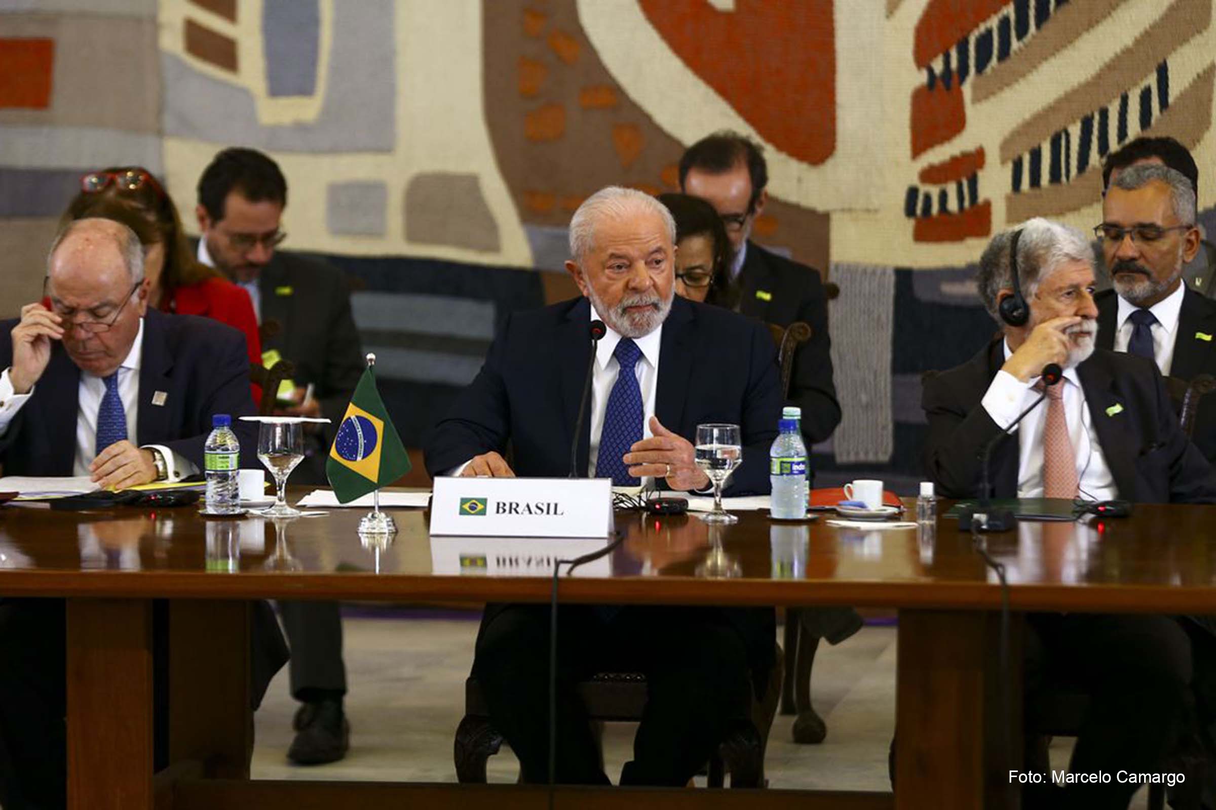 Lula é o anfitrião de um encontro com mais de dez líderes dos países da região, no Palácio Itamaraty, em Brasília.