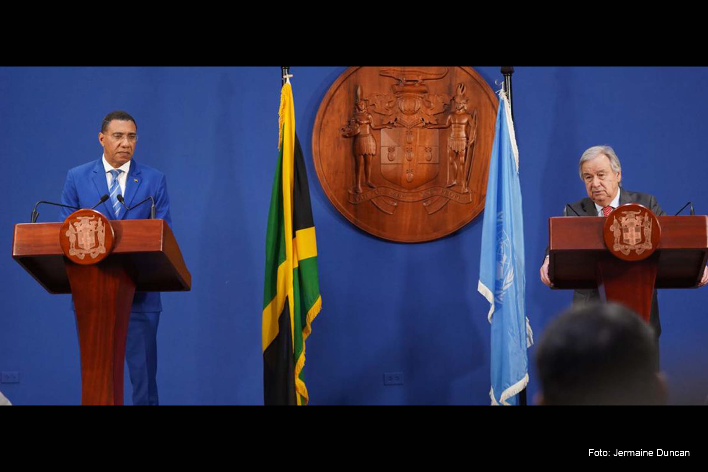 Primeiro-ministro da Jamaica, Andrew Holness, ao lado de António Guterres, secretário-geral da ONU.