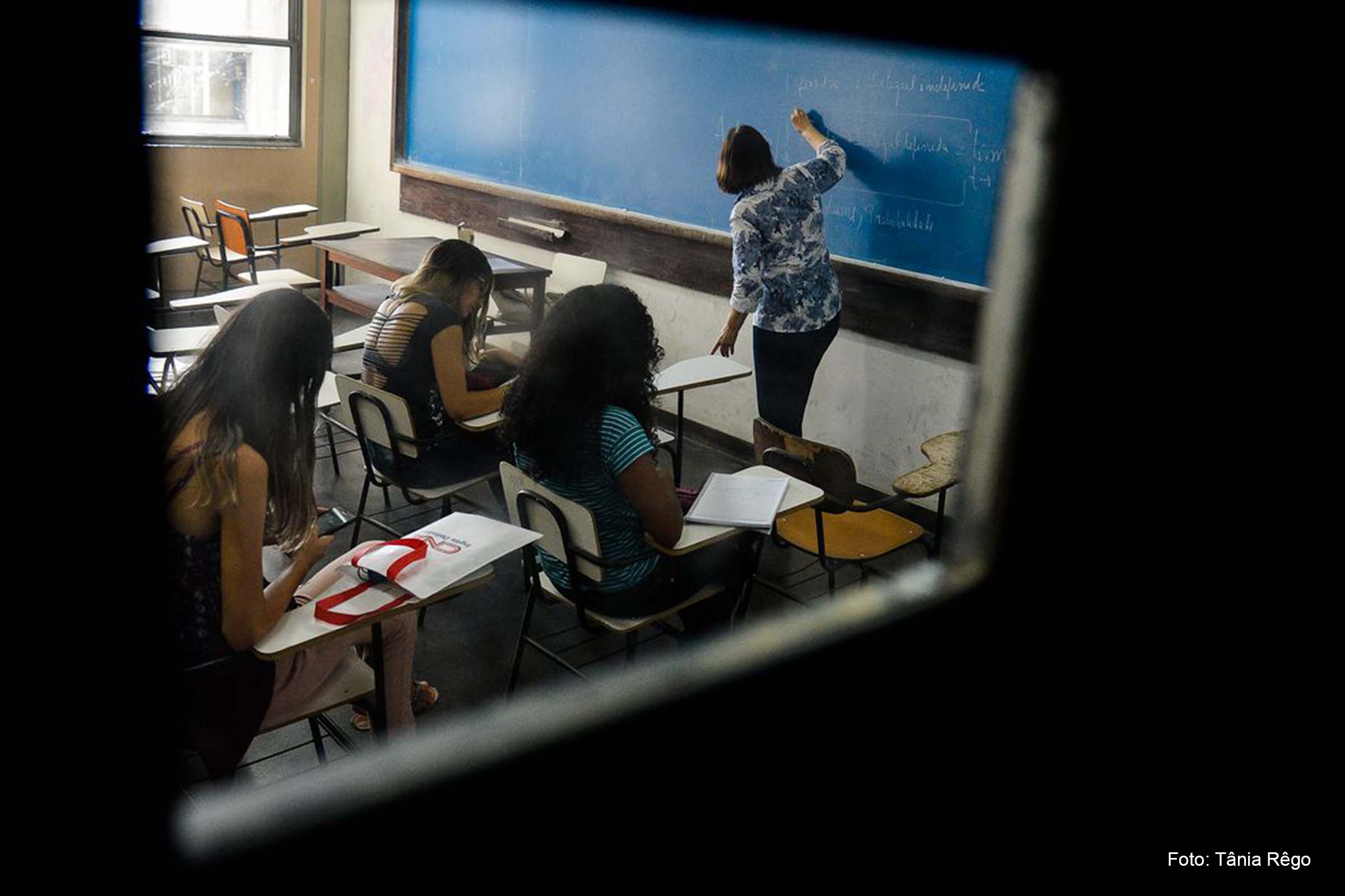 Das pessoas que não estudam, 57% disseram que abandonaram a sala de aula porque não tinham condições.