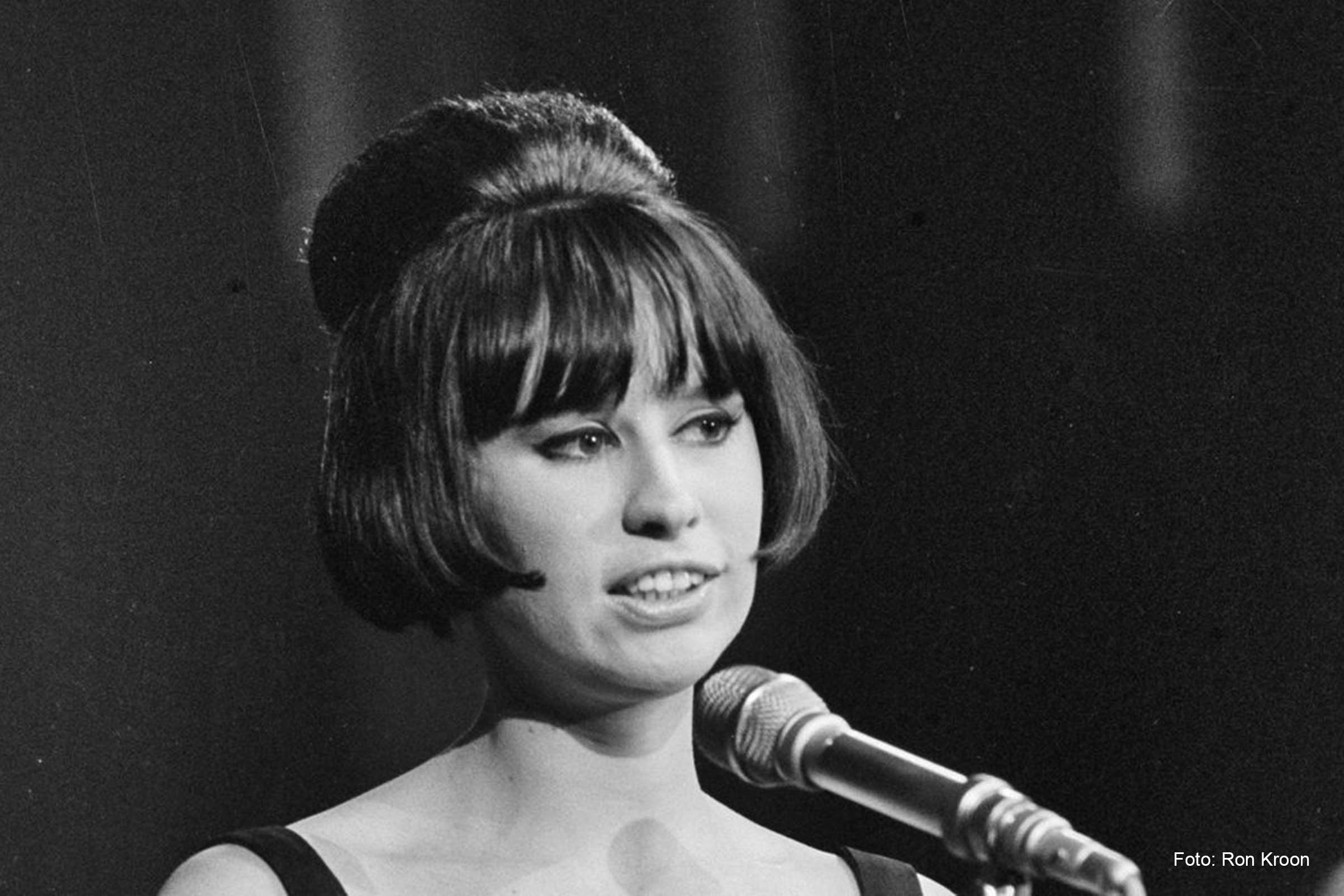 Astrud Gilberto, referência da Bossa Nova, morre aos 83 anos.