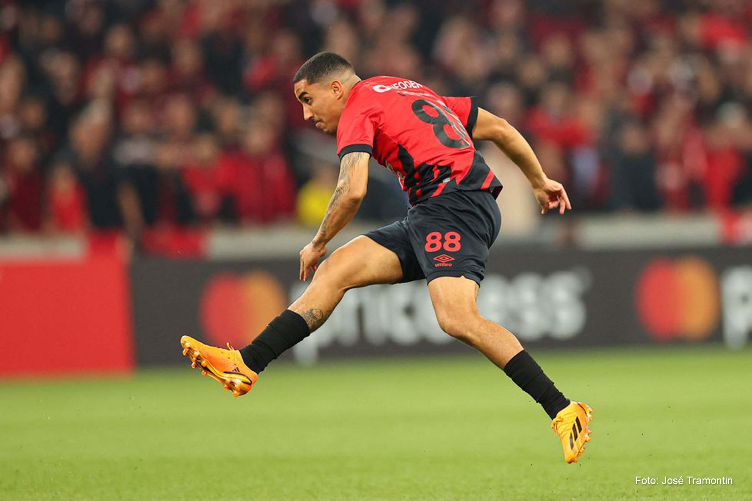 Com o triunfo em casa, o Furacão chegou aos 10 pontos e não pode mais encerrar a primeira fase da competição abaixo da segunda posição.