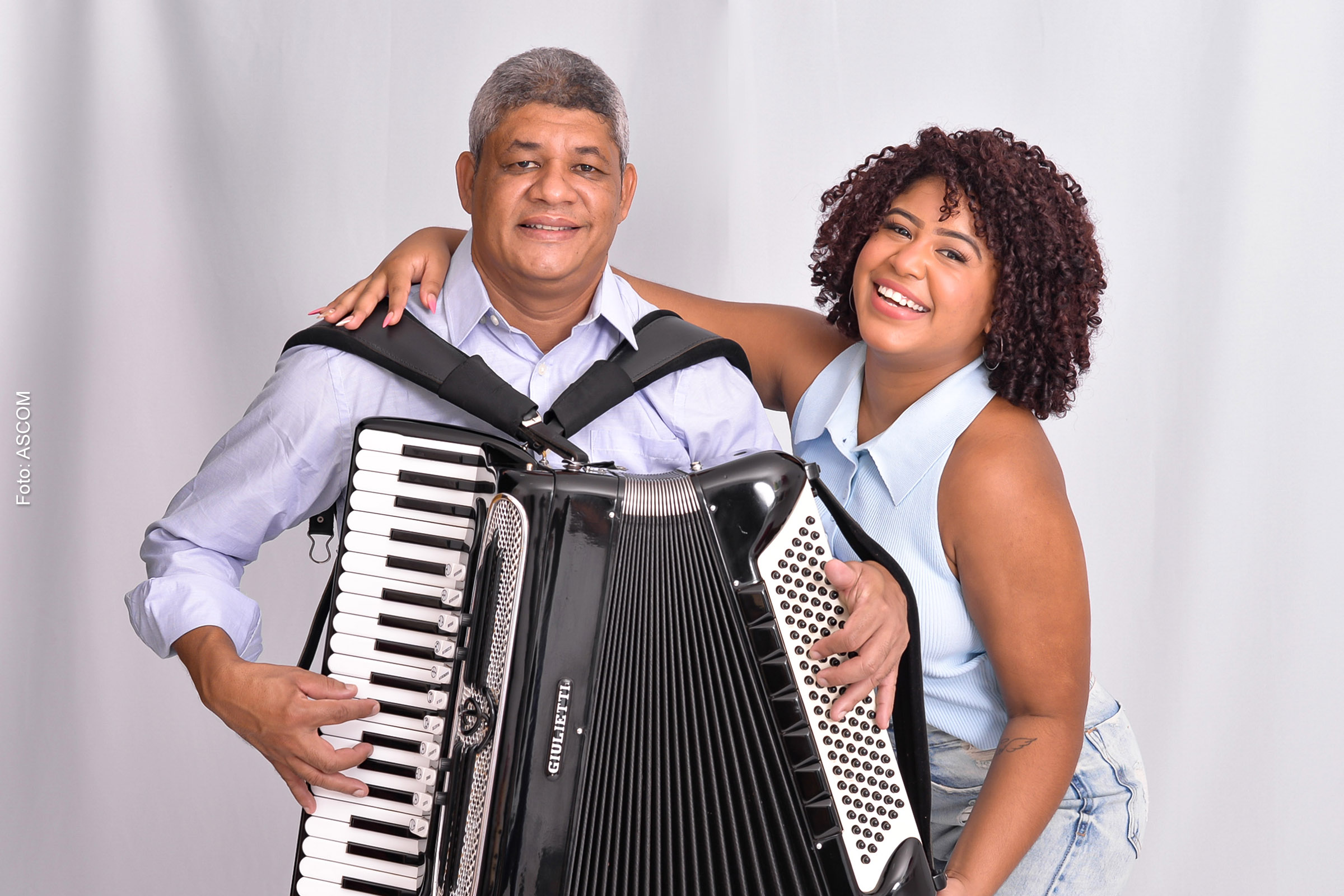 Cicinho de Assis e Julie de Assis são atrações do 'Bahia Junina'.