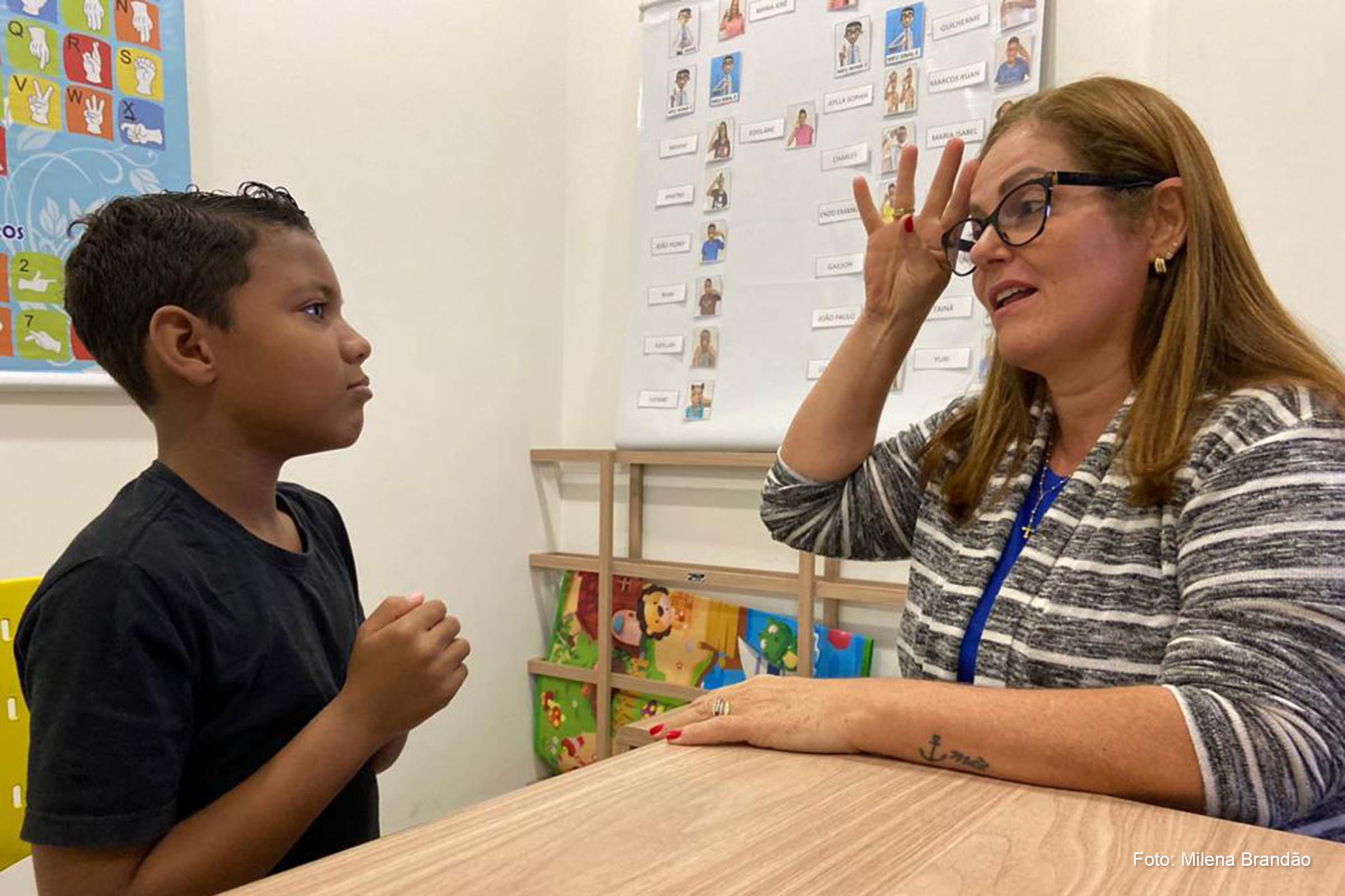 Ao todo, 120 estudantes, entre autistas, deficientes visuais, surdos e com outras deficiências recebem atendimento.
