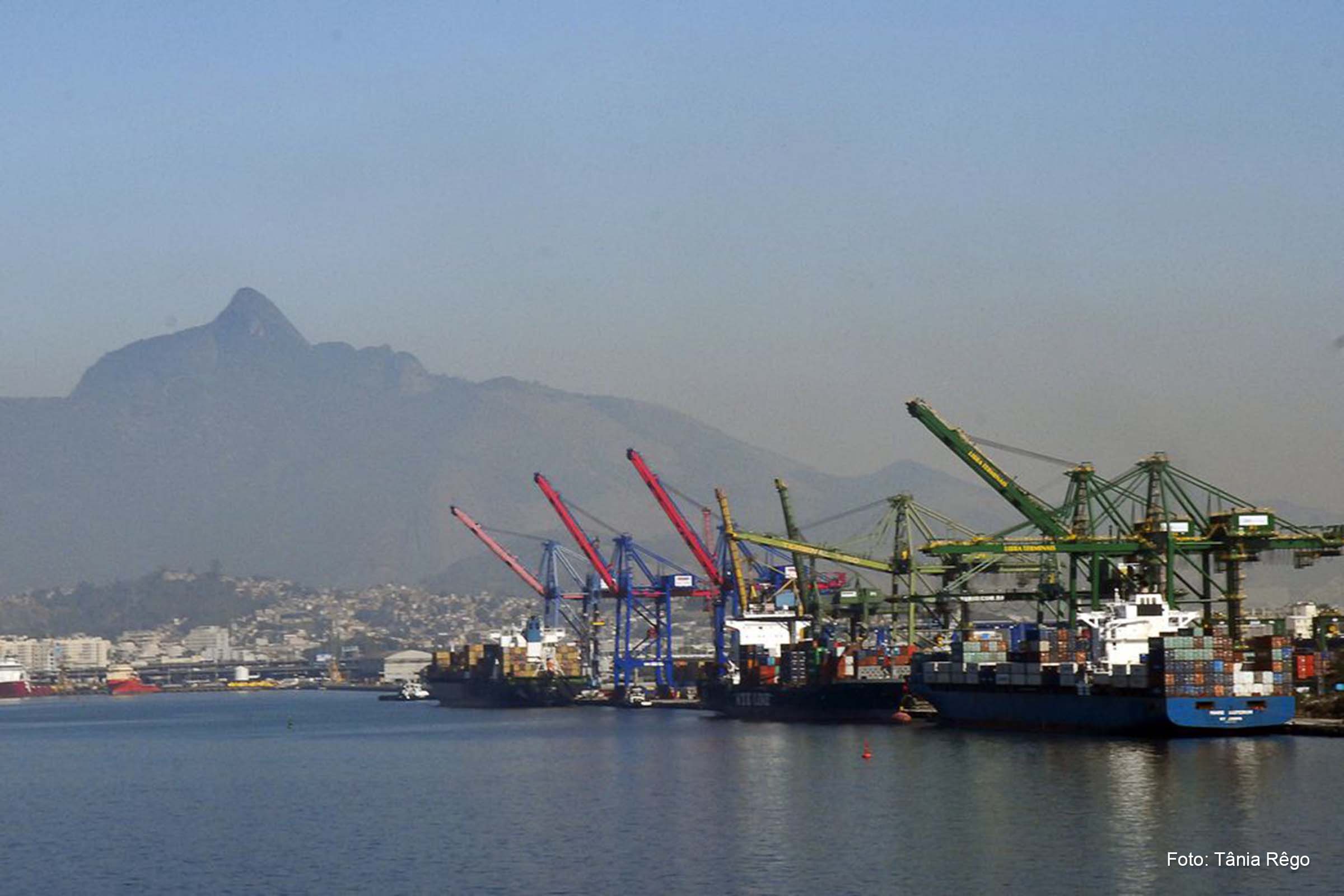 Balança comercial do Brasil tem maior superávit mensal da série histórica