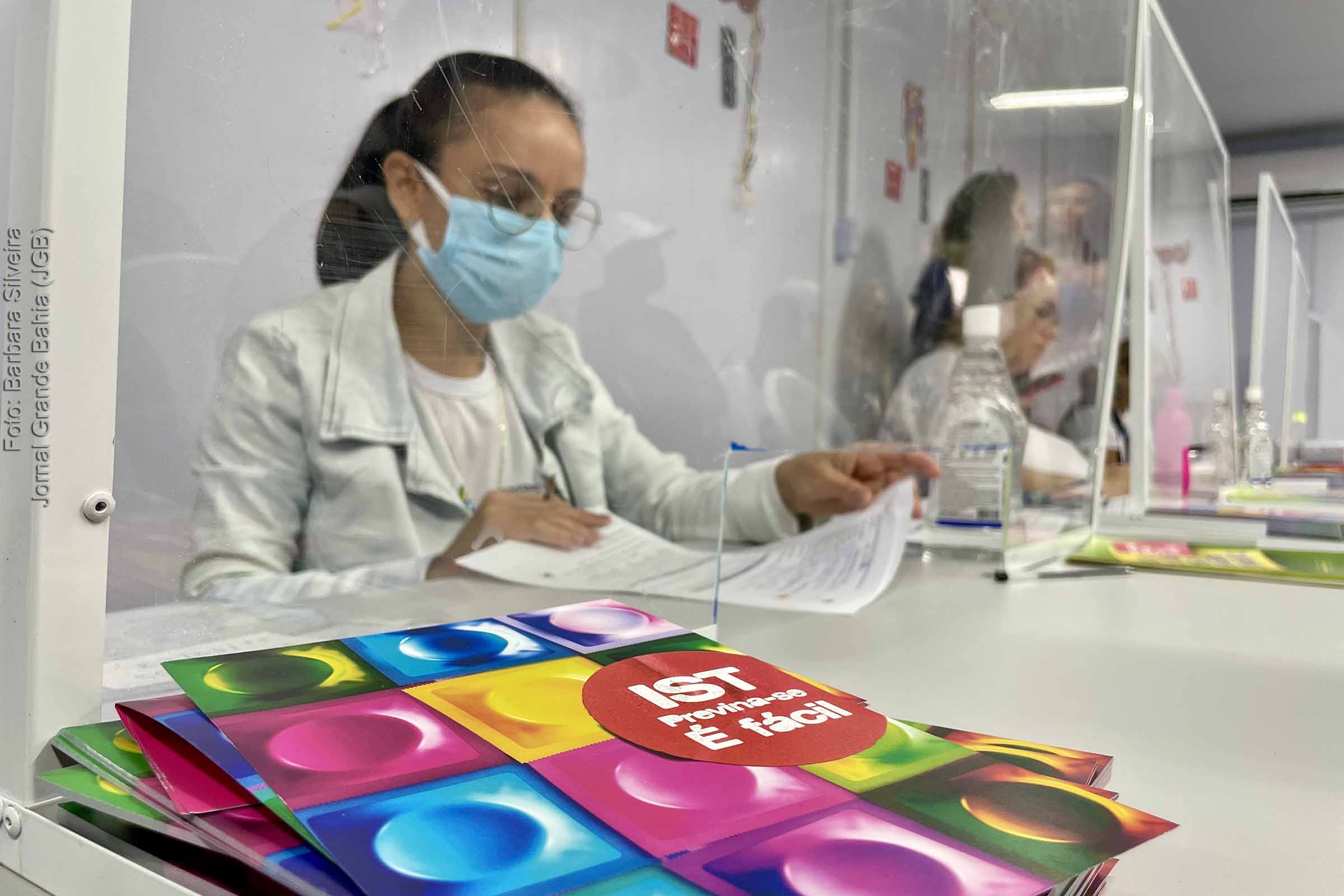 Governo Jerônimo leva distribuição de preservativos e testes de detecção de ISTs para o São João da Bahia.