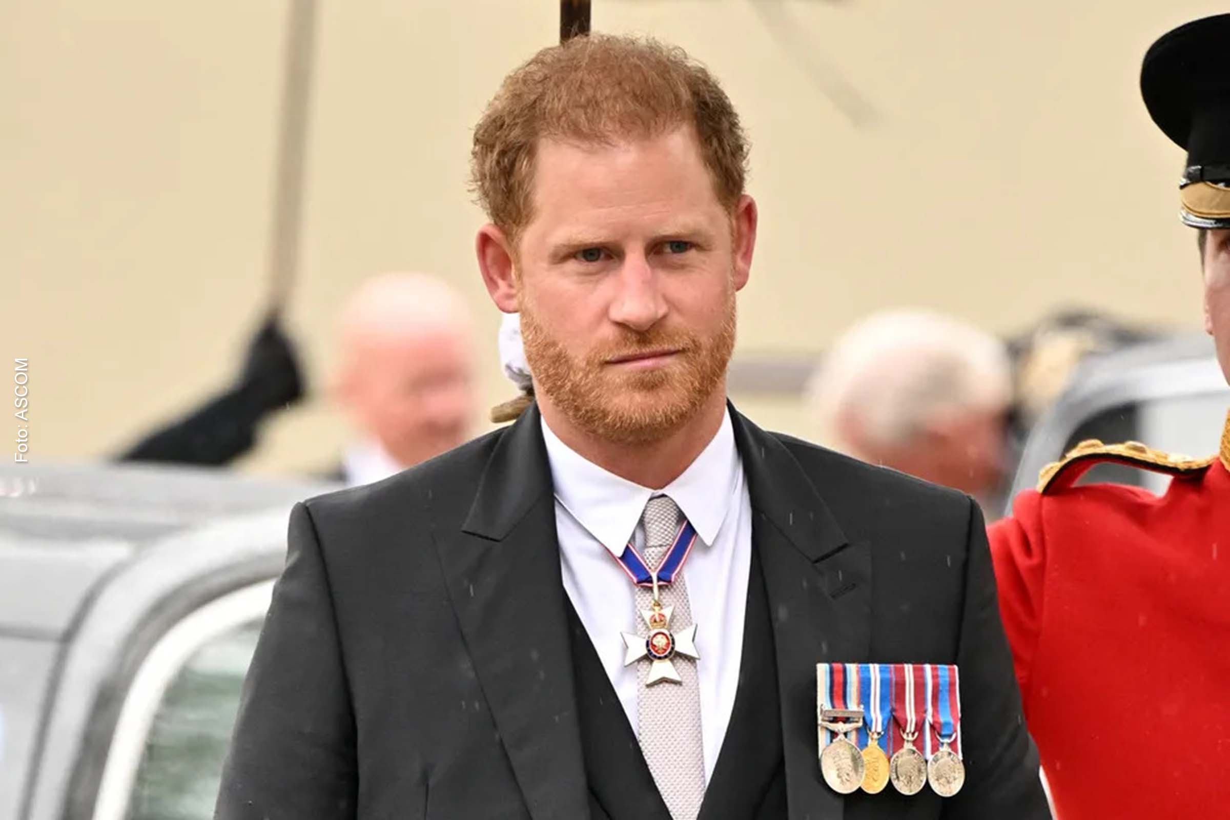 Harry considera a mídia responsável pela morte de sua mãe Diana, que estava sendo perseguida por paparazzi, em Paris, quando foi vítima de um acidente de carro.