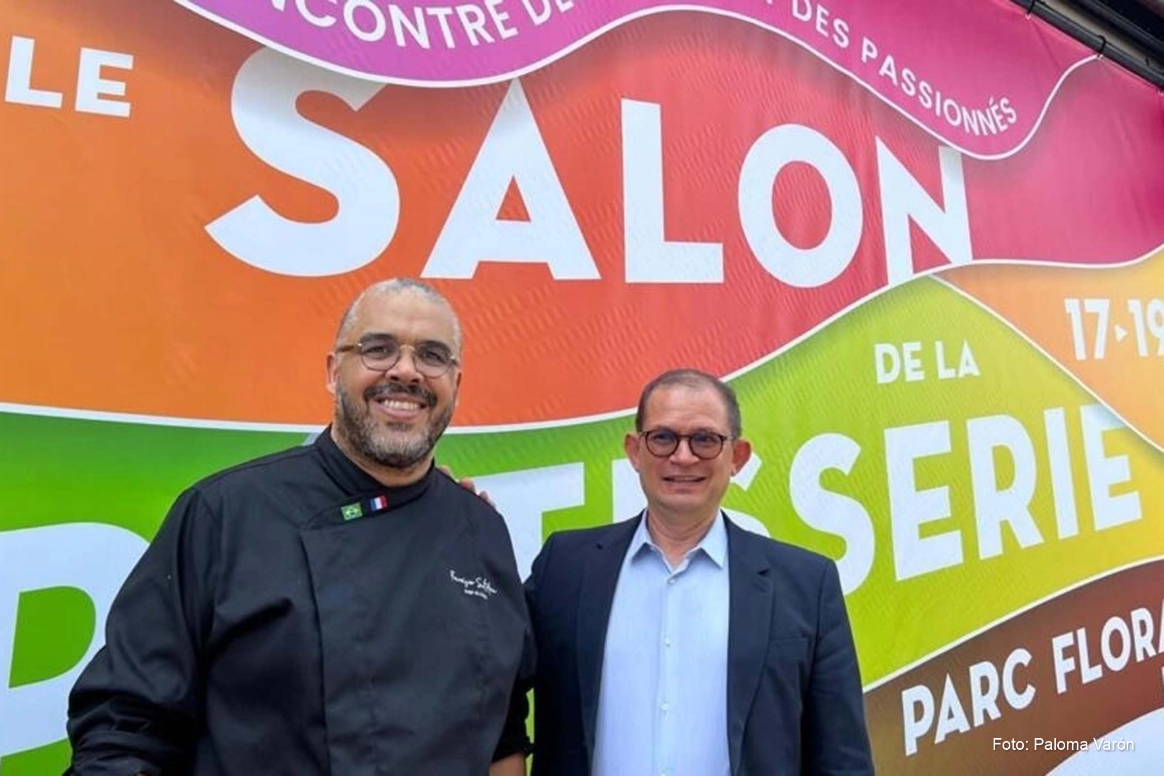 O chef glacier brasileiro, Francisco Sant’Ana, e o diretor do Salão da Pâtisserie francesa, Zakari Benkhadra.