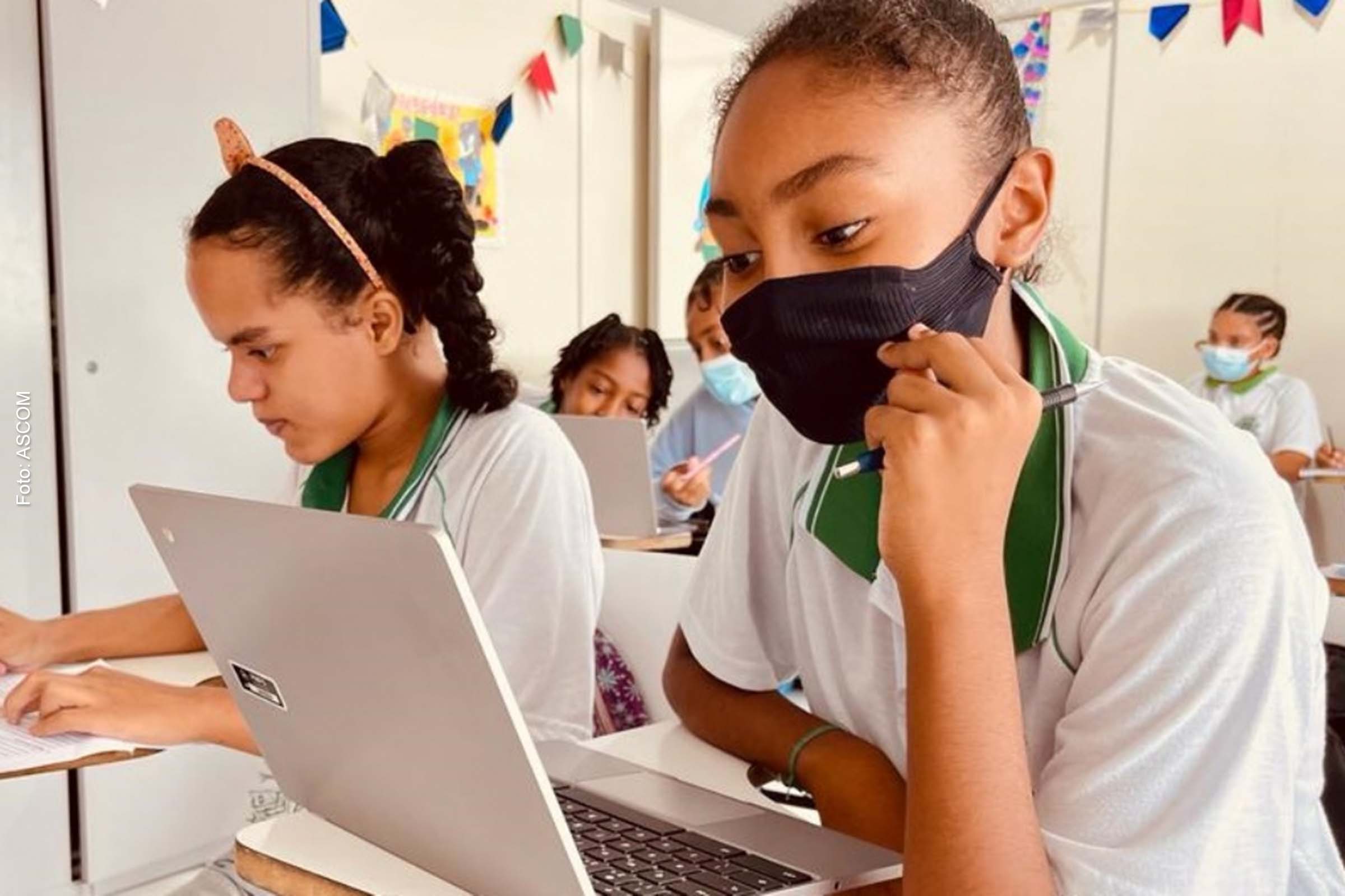 No ano de 2021, a Prefeitura disponibilizou mais 15 mil chromebooks nas escolas municipais.