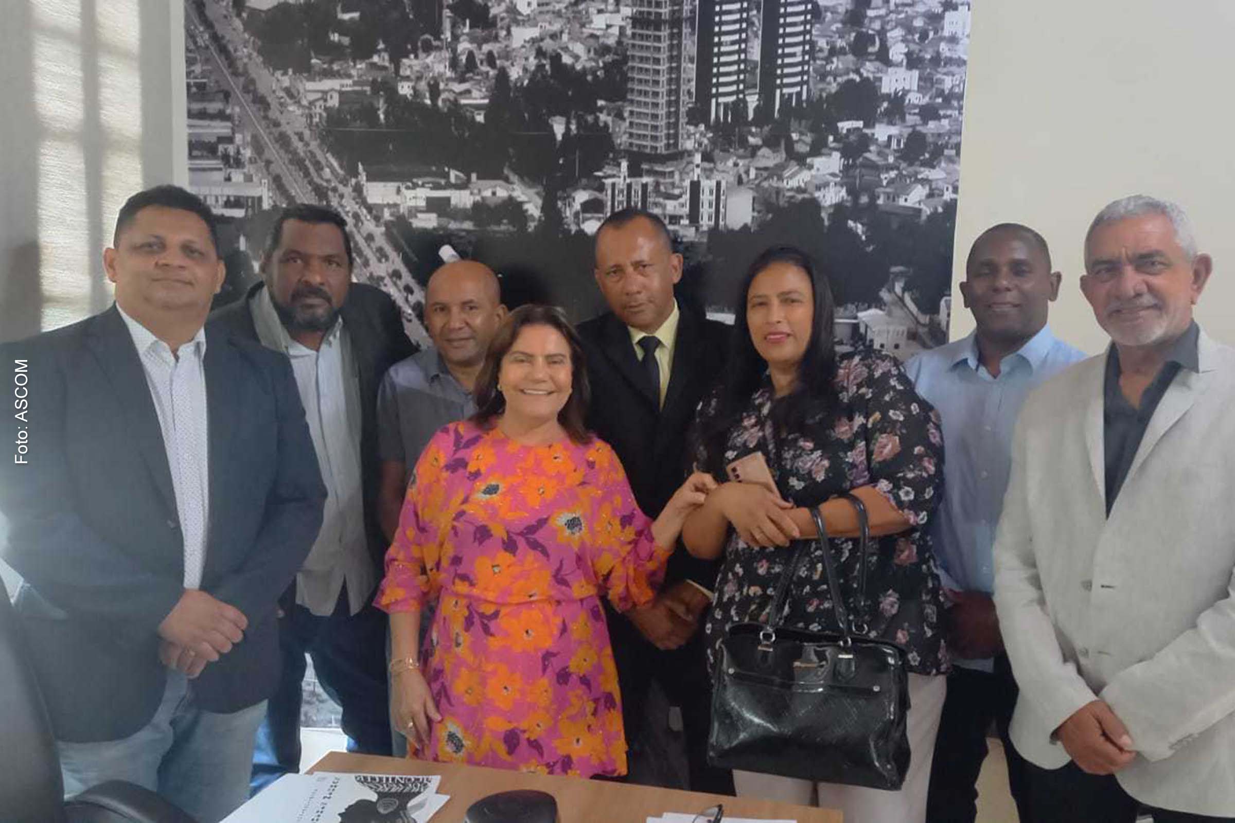 Feira de Santana: Representantes do Sindpoc participam de reunião com a vereadora Eremita Mota