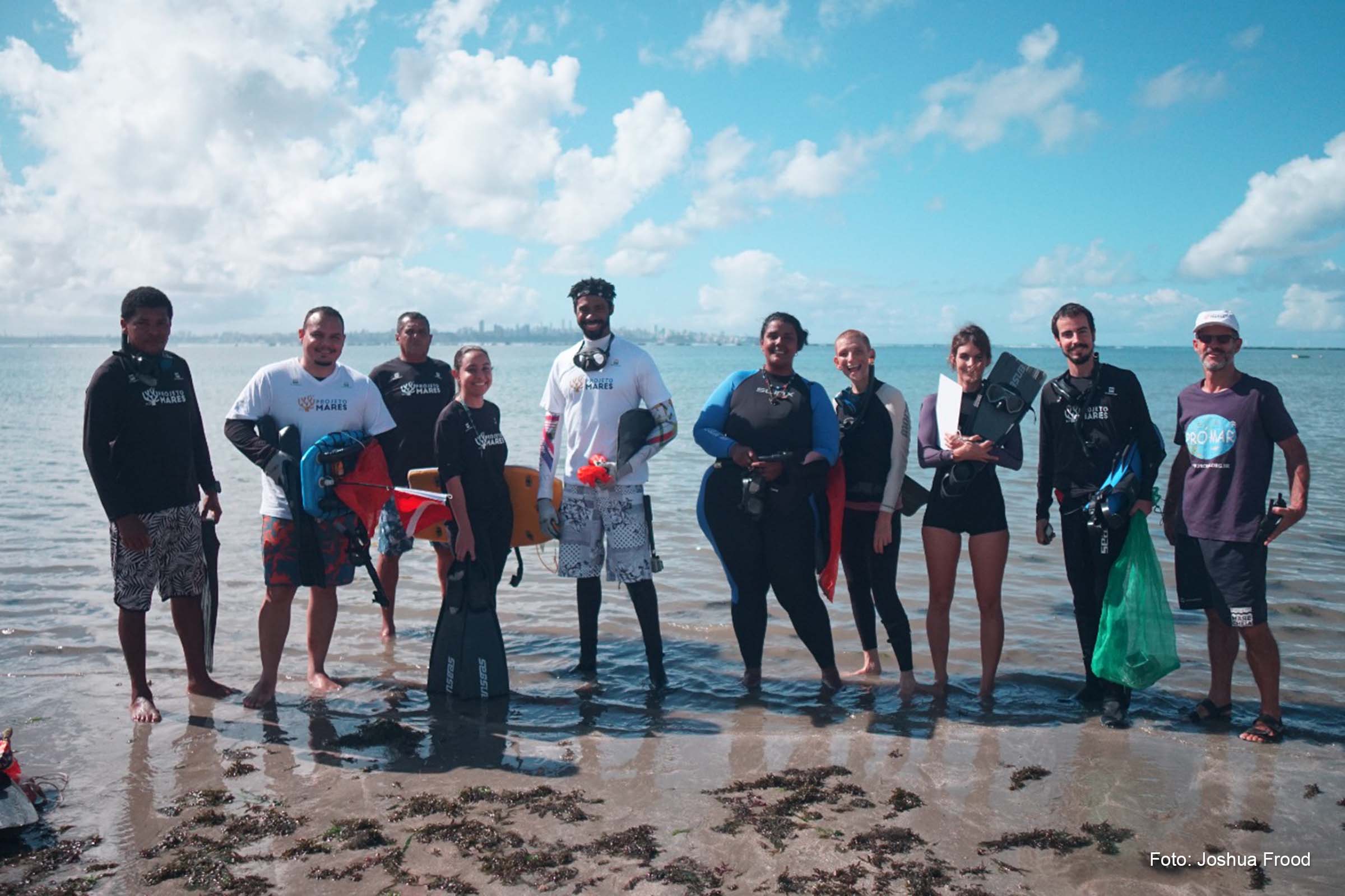 Ilha de Itaparica: Ação em Mar Grande retira mais de 200 kg de lixo do fundo do mar