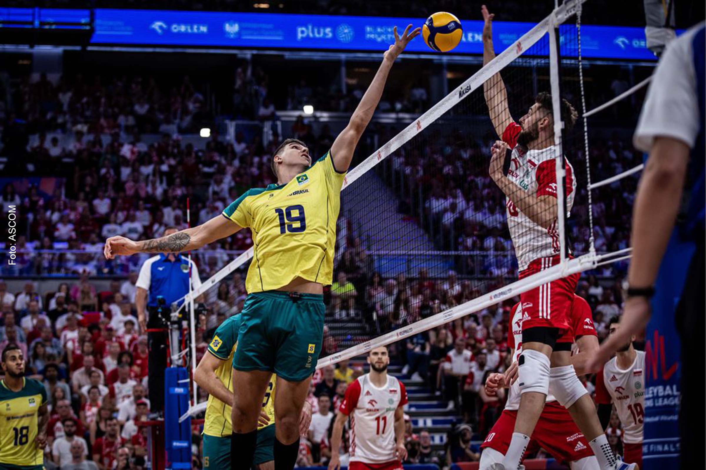 Os brasileiros comandados pelo técnico Renan Dal Zotto fizeram uma partida bem equilibrada no primeiro set.