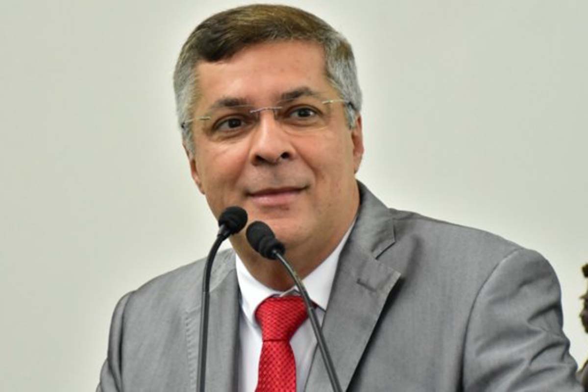 O vereador Fernando Torres que vai continuar na presidência do PSD, em Feira de Santana.