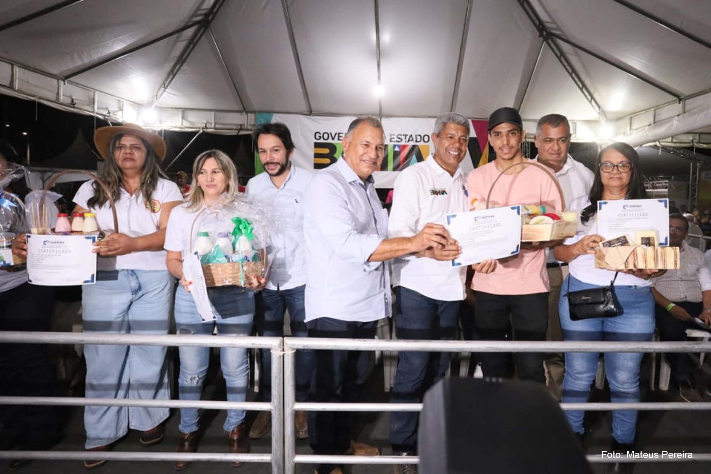 Governador Jerônimo Rodrigues inaugura obra de requalificação na BA-575 e horta comunitária em Santana