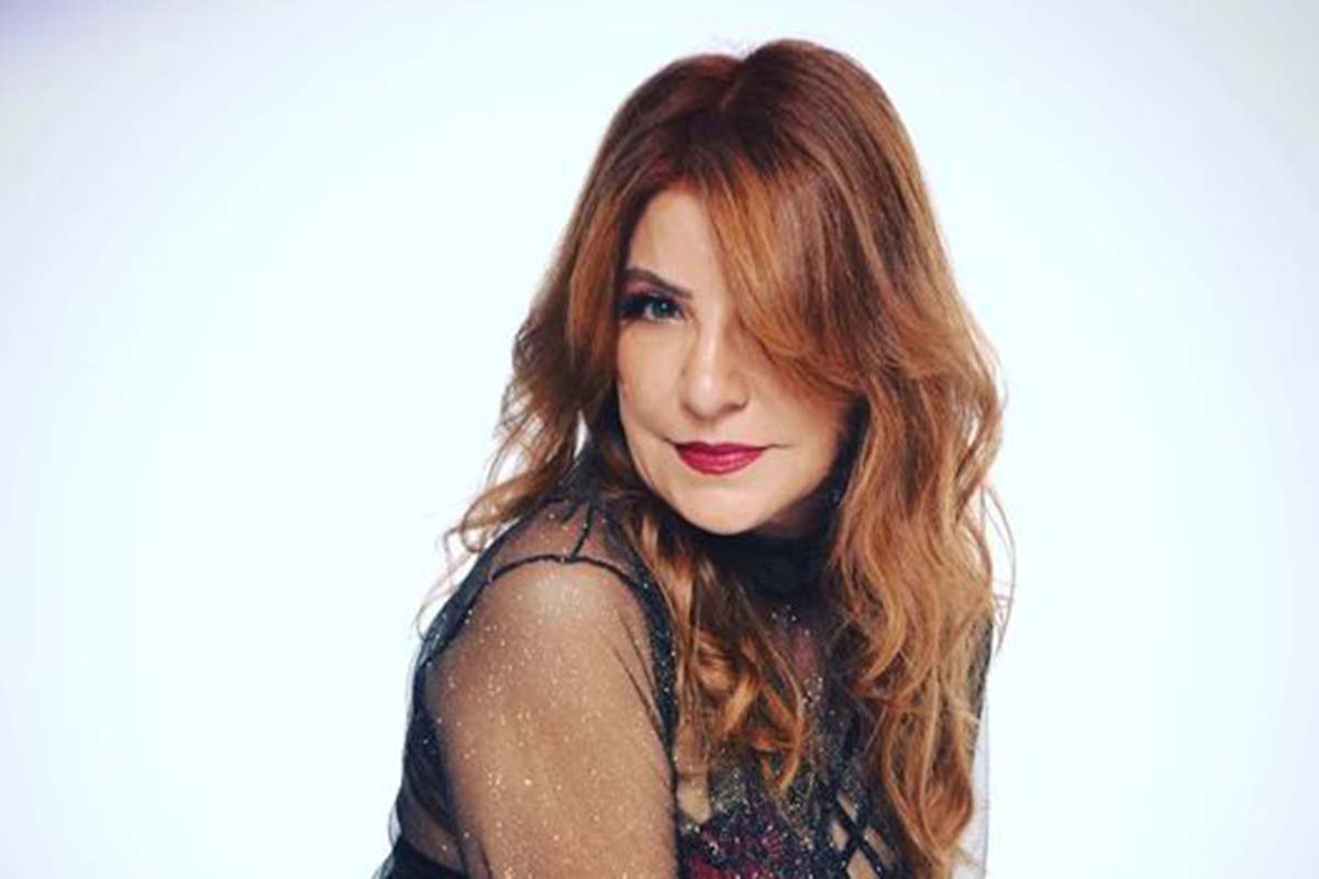 Bem na mídia, a cantora Marcia Porto, com presenças constantes nos contratos dos espetáculos da cidade.