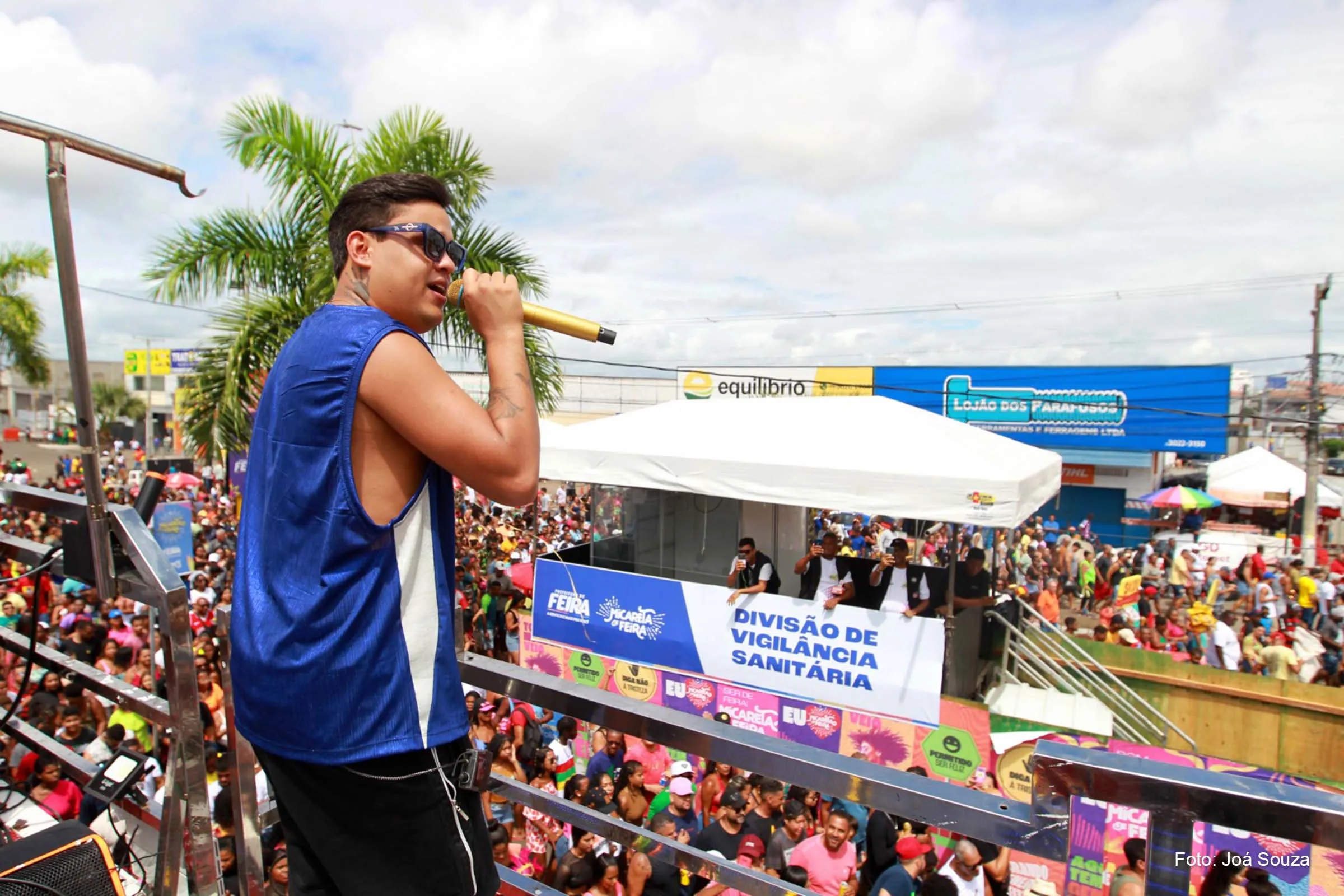 A Secretária de Cultura informou que a maioria dos artistas já recebeu seus pagamentos conforme acordado previamente.