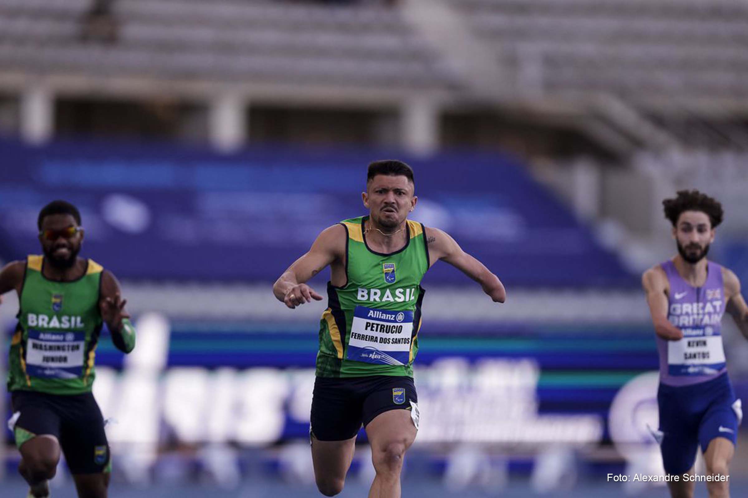Bicampeão paralímpico Petrúcio Ferreira faturou sua quinta medalha em mundiais.
