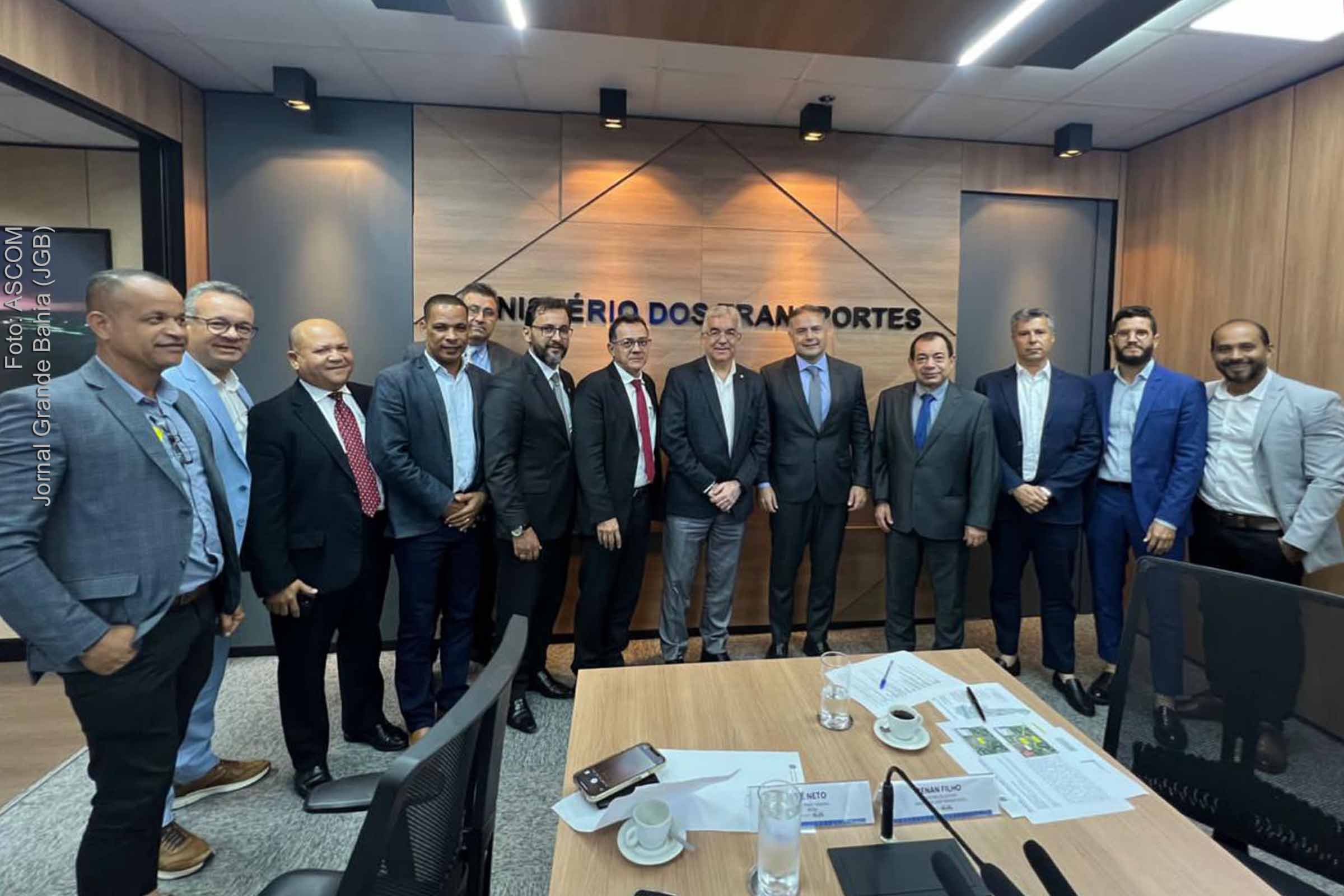 Reunião entre o deputado federal José Cerqueira Neto (Zé Neto, PT), representantes do comércio de Feira de Santana e o ministro Renan Filho ocorreu em Brasília.