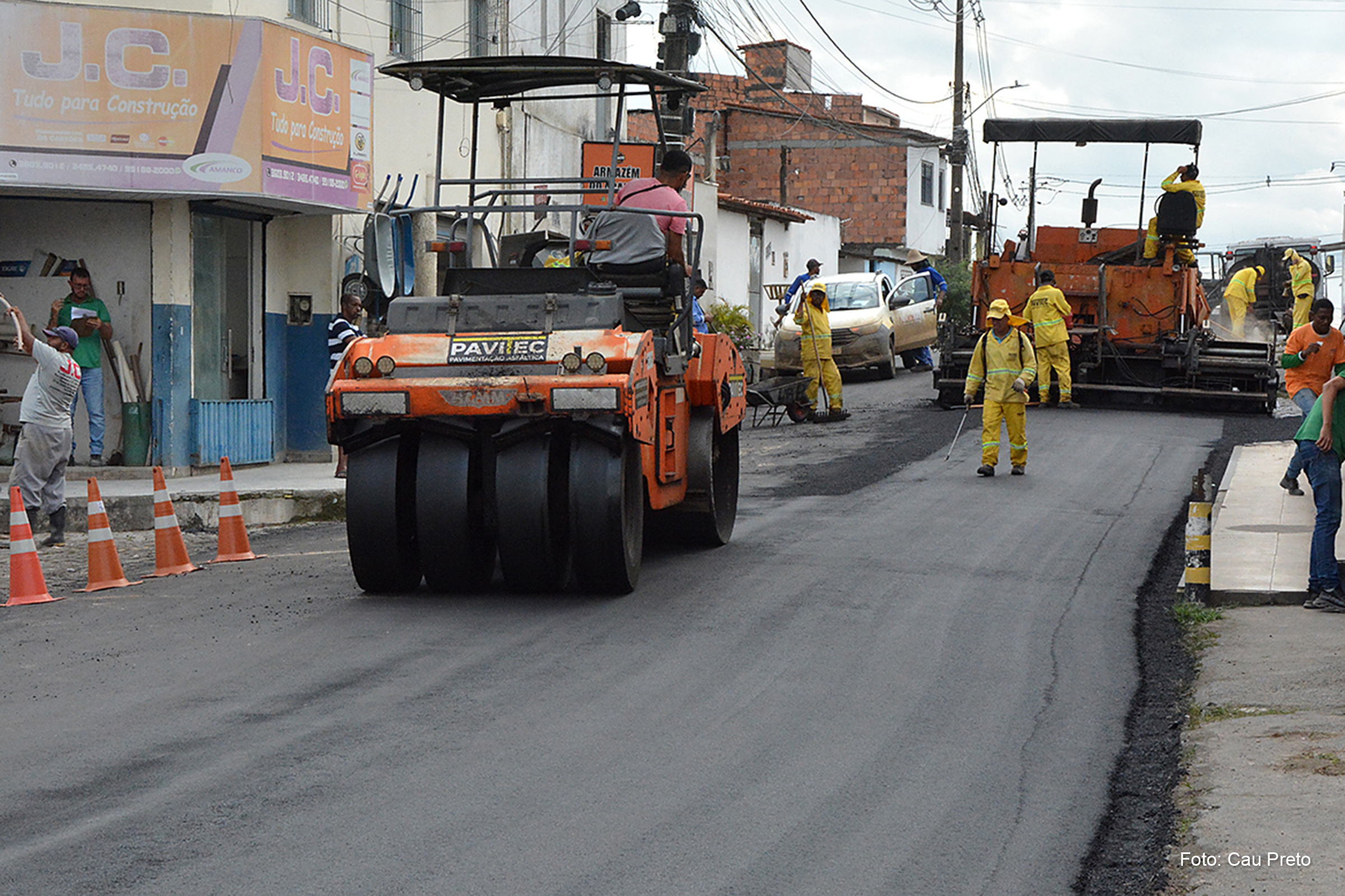 São aproximadamente 460 metros da via que antes era pavimentada por paralelepípedo.