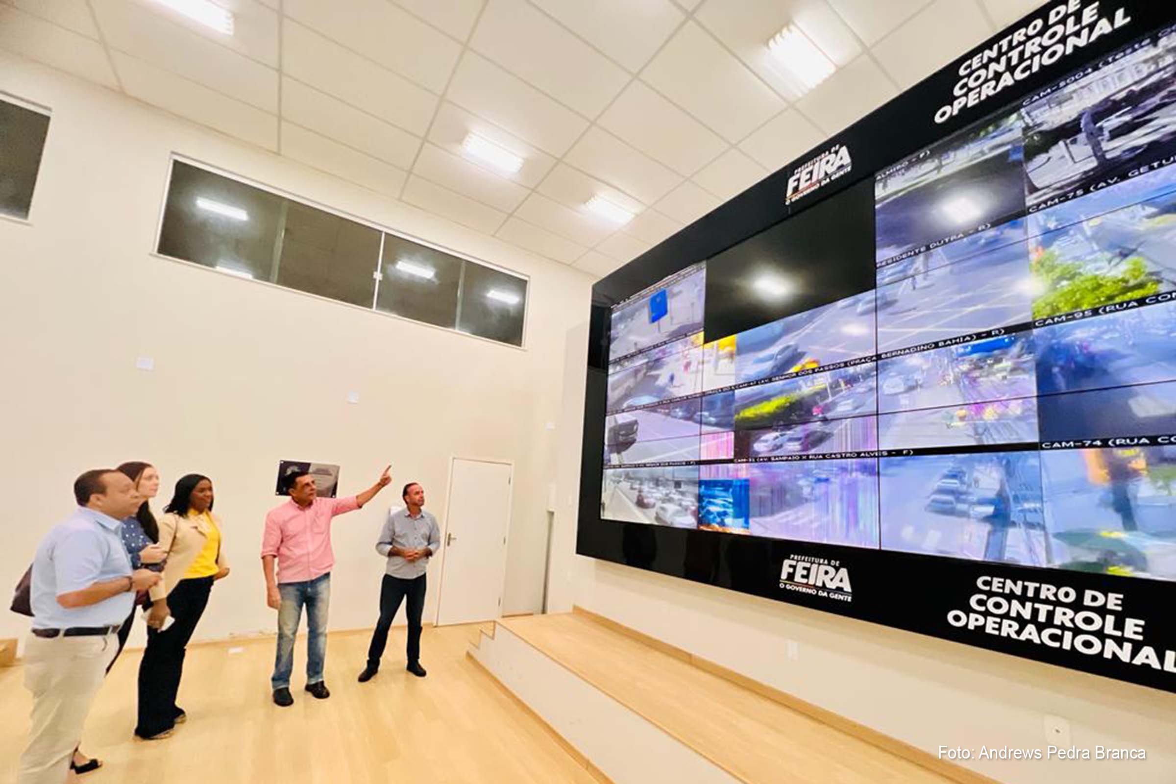 Na visita ao CCO, foi compartilhada a experiência do videomonitoramento na fiscalização do trânsito e do transporte através de mais de 300 câmeras.