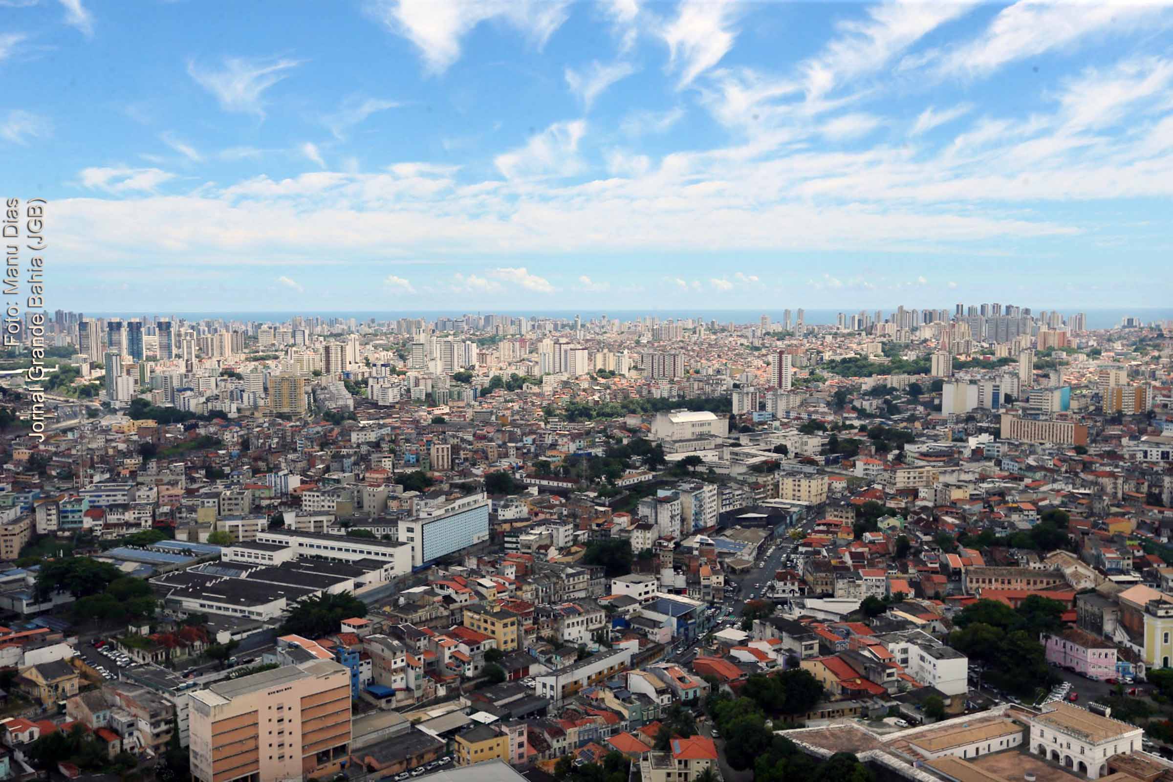 Vista aérea parcial da cidade de Salvador.