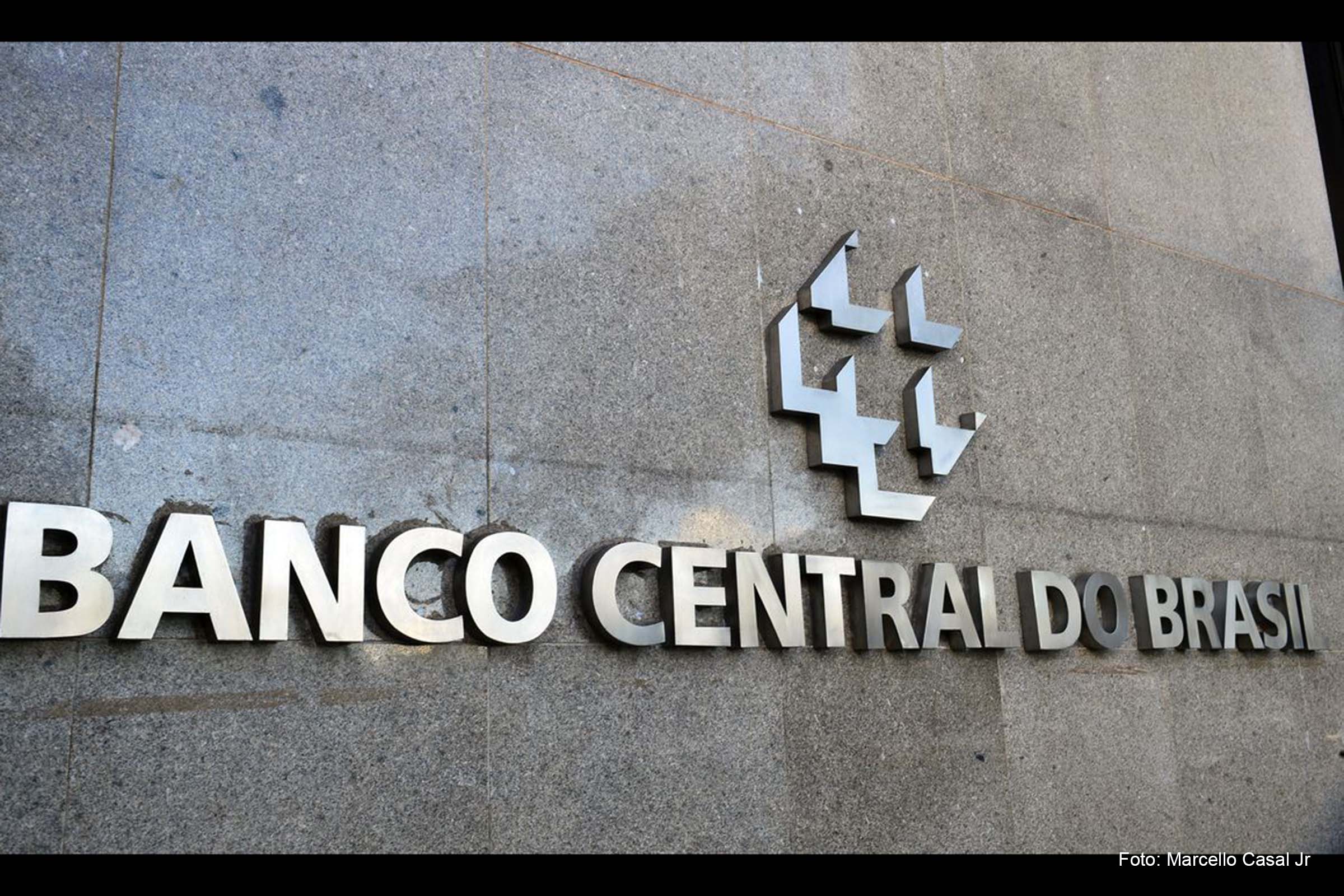 Queda da inflação nos últimos meses e redução das expectativas de alta dos preços no longo prazo influenciaram decisão.