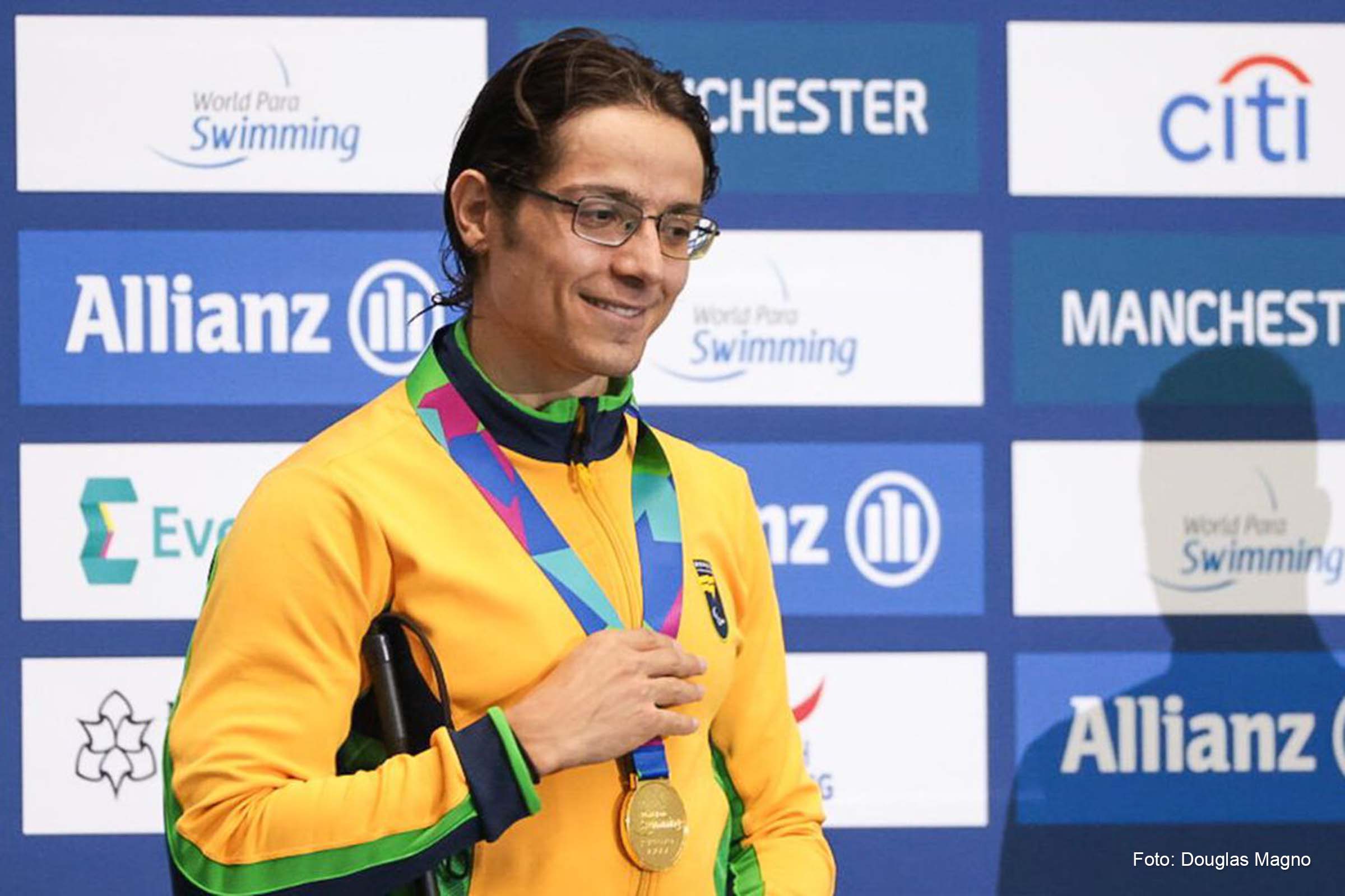 Douglas Matera foi o primeiro a subir no topo do pódio, assegurando a 100ª medalha de ouro do país em Mundiais.