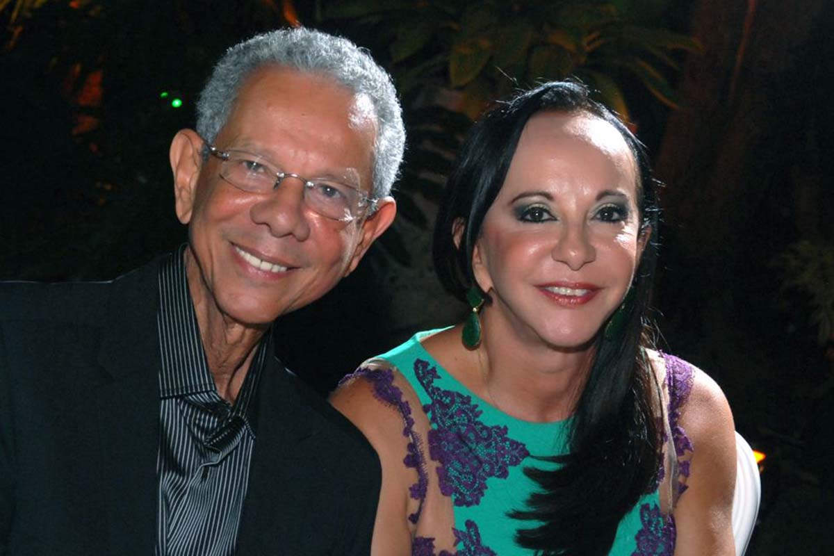O business man Edson Piagio o aniversariante de hoje ao lado de sua esposa Katia.