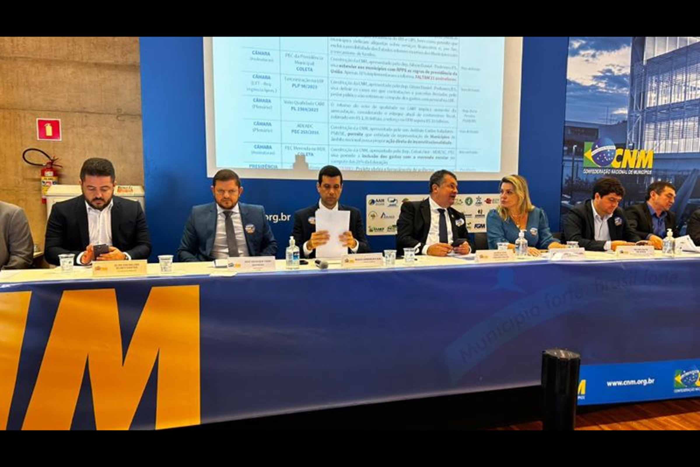 Gestores municipais buscam soluções para a crise na arrecadação e discutem Reforma Tributária durante encontro em Brasília