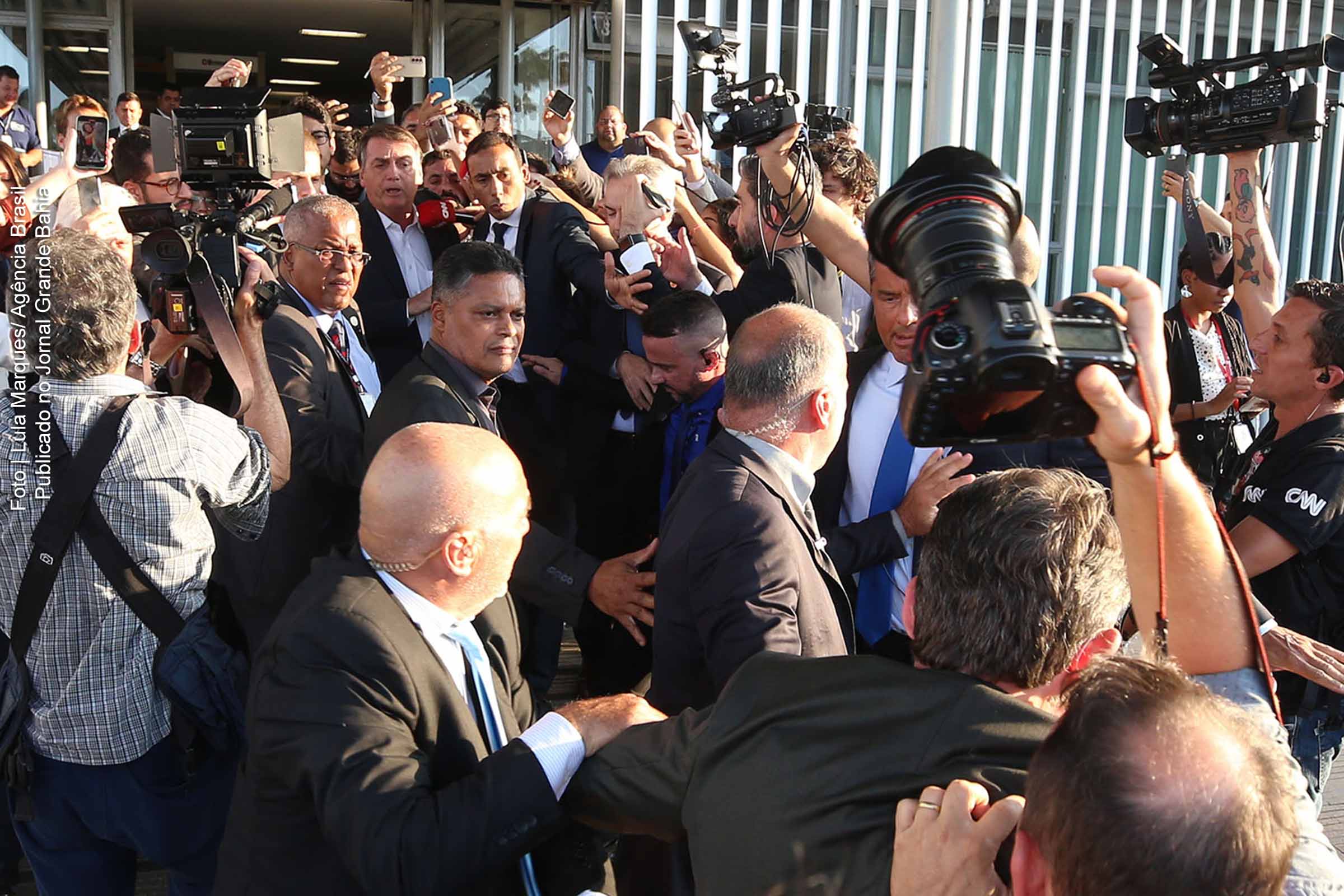 Ex-presidente Jair Bolsonaro é investigado por possível envolvimento nos Atos Antidemocráticos de 8 de Janeiro de 2023.